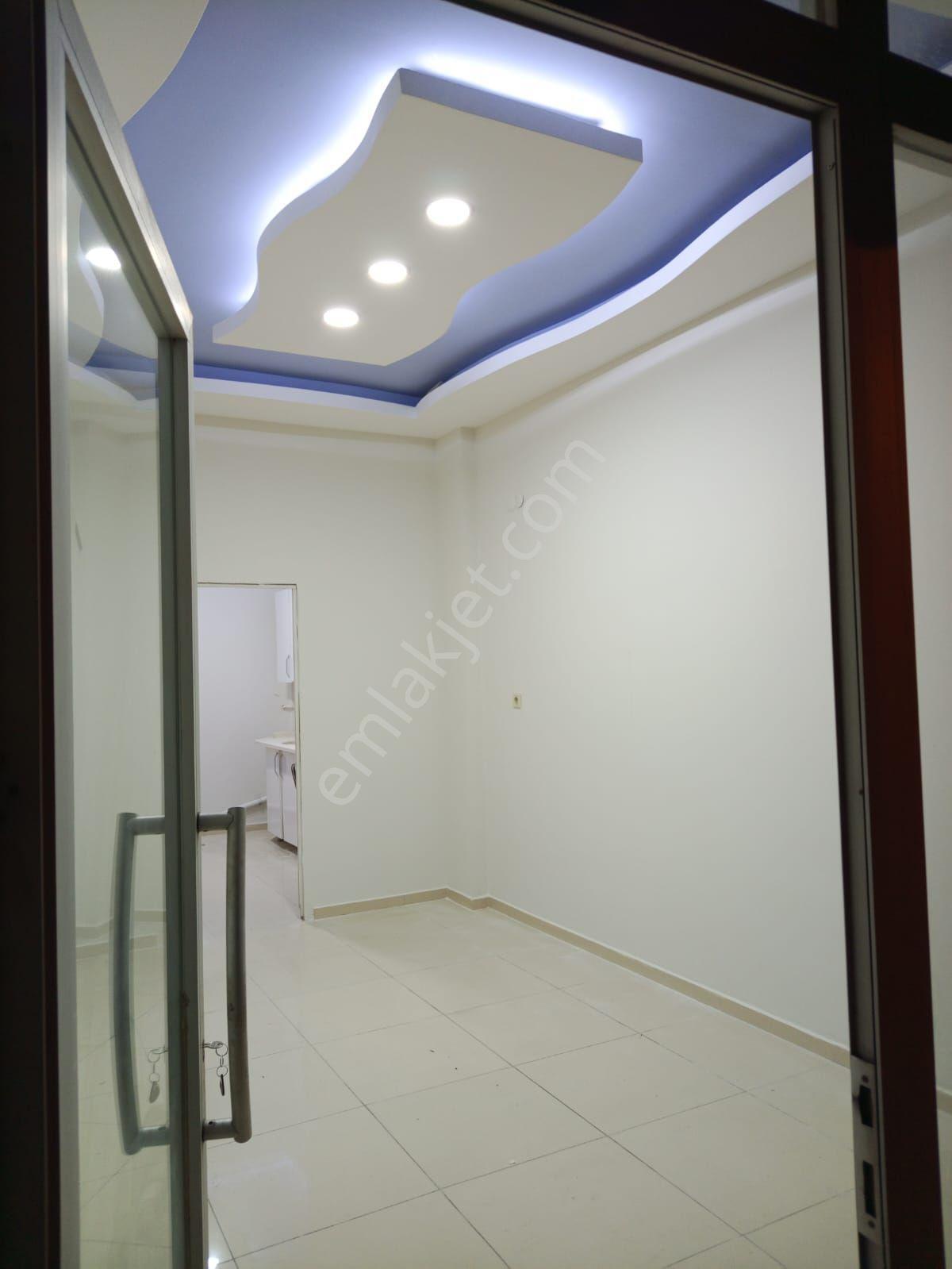 Cadde Üstü Konumu Güzel Kiralık Dükkan