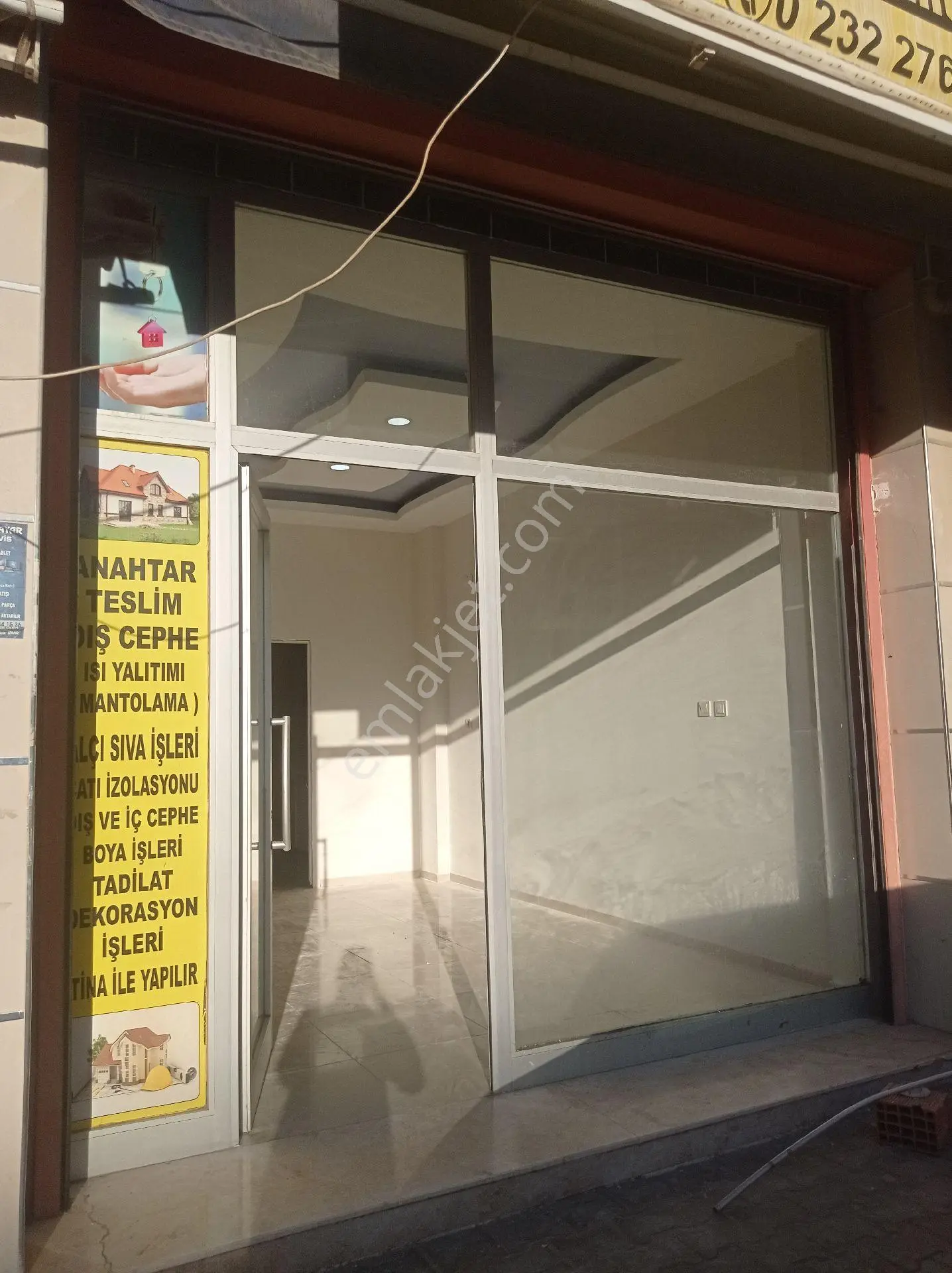 Cadde Üstü Konumu Güzel Kiralık Dükkan - Görsel 3