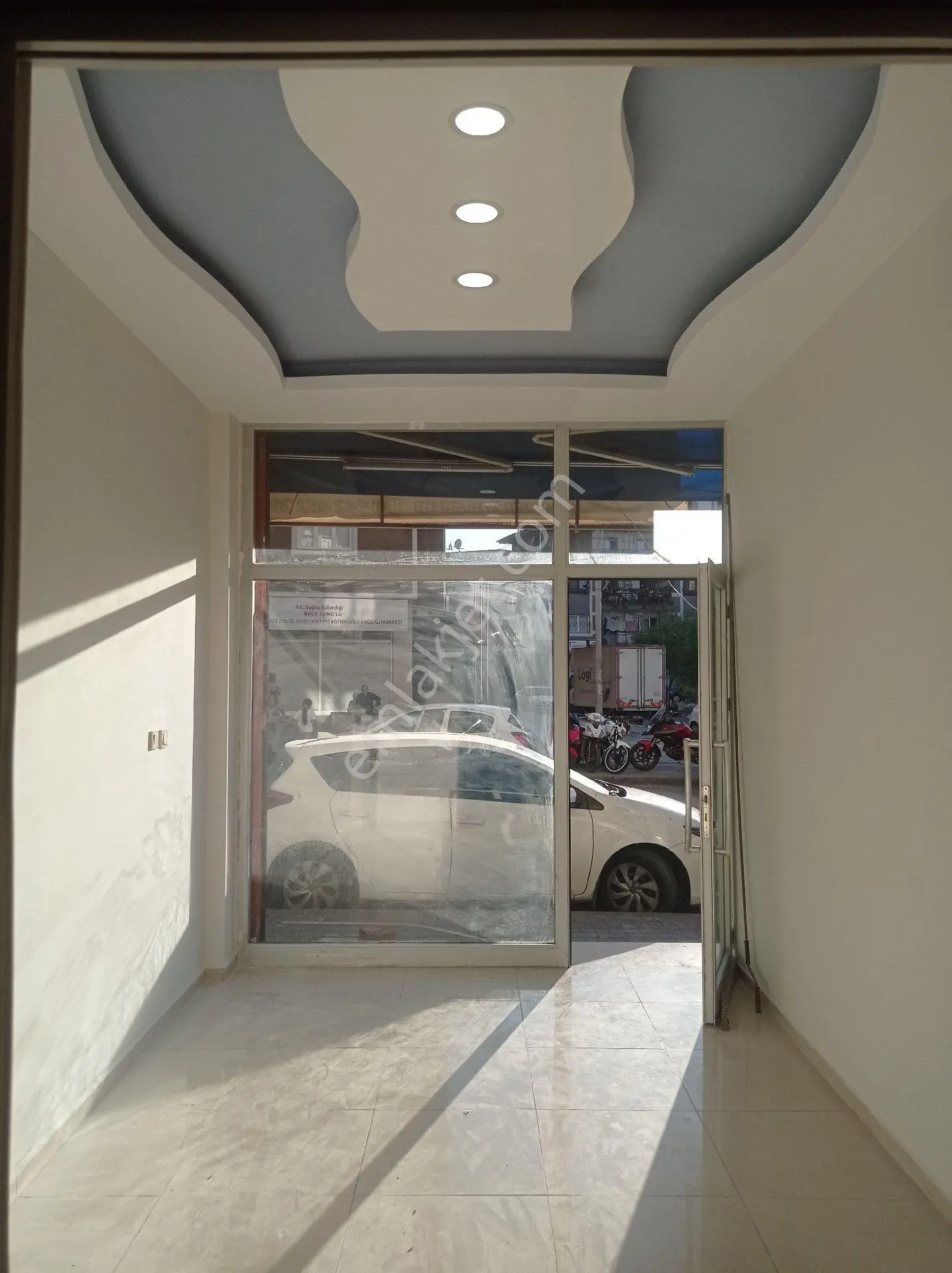 Cadde Üstü Konumu Güzel Kiralık Dükkan - Görsel 4