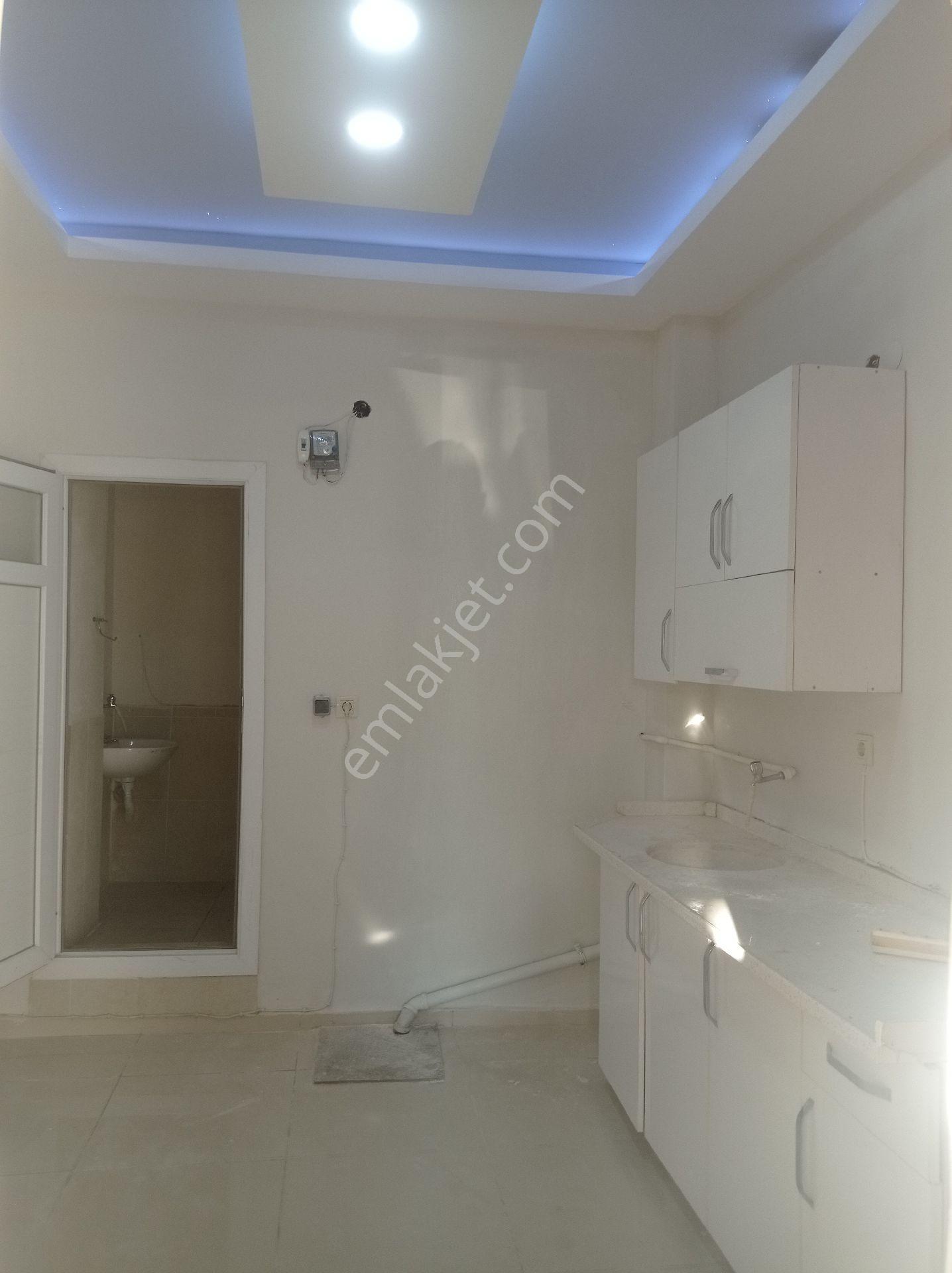 Cadde Üstü Konumu Güzel Kiralık Dükkan - Görsel 12
