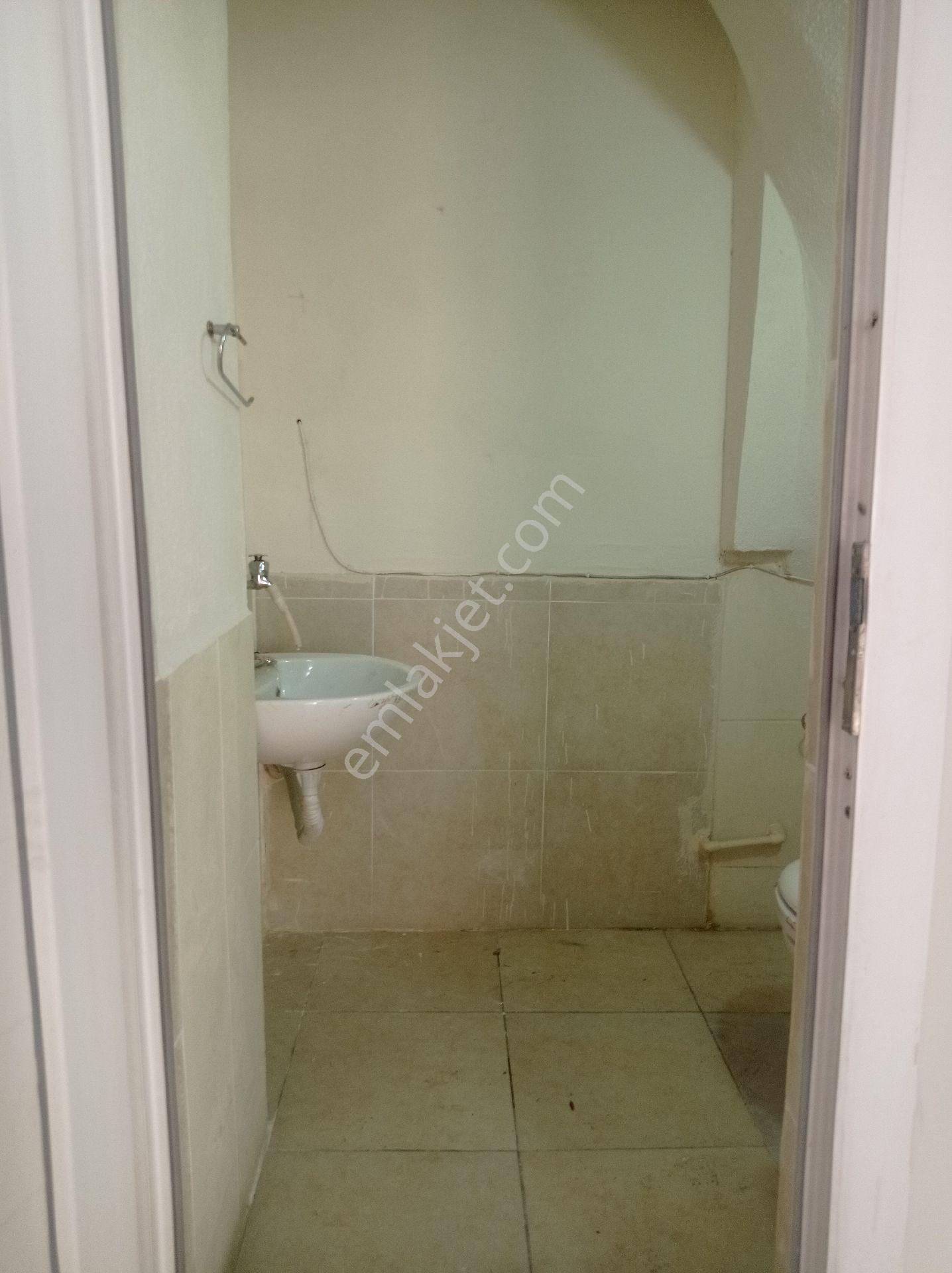 Cadde Üstü Konumu Güzel Kiralık Dükkan - Görsel 15
