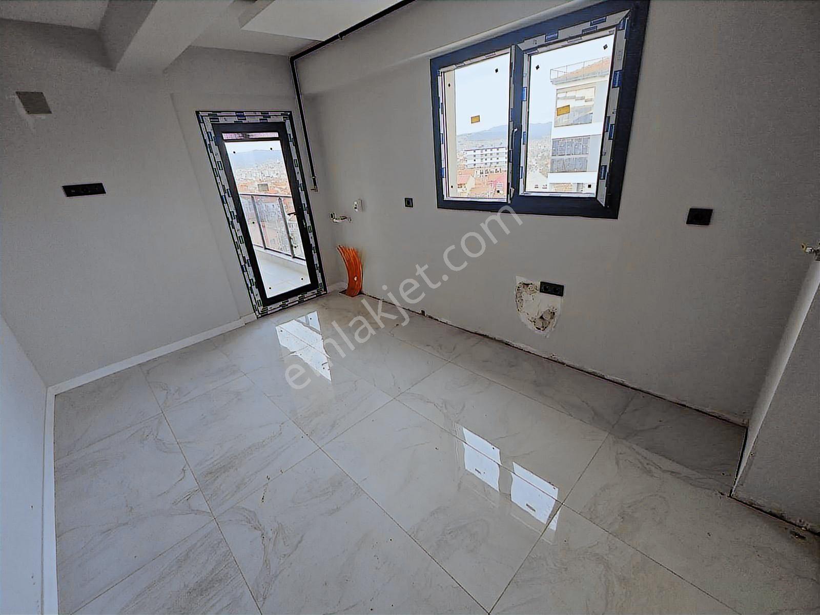 Uşak'ta Y. Sultan Selim Cad. Üzerinde 170 M Kare Muhteşem Daire - Görsel 5