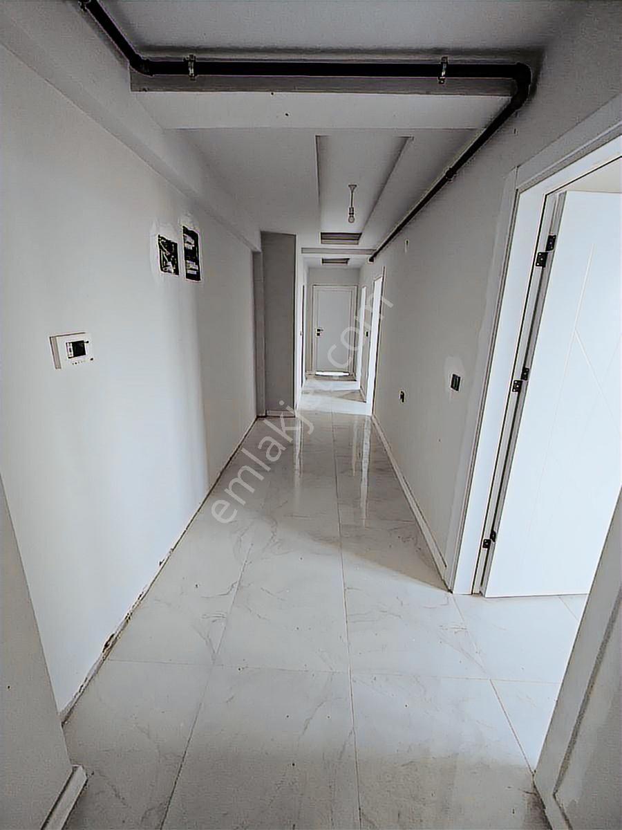 Uşak'ta Y. Sultan Selim Cad. Üzerinde 170 M Kare Muhteşem Daire - Görsel 12