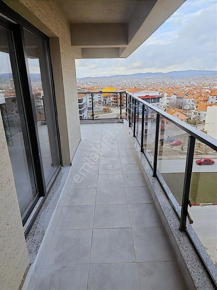Uşak'ta Y. Sultan Selim Cad. Üzerinde 170 M Kare Muhteşem Daire - Görsel 10