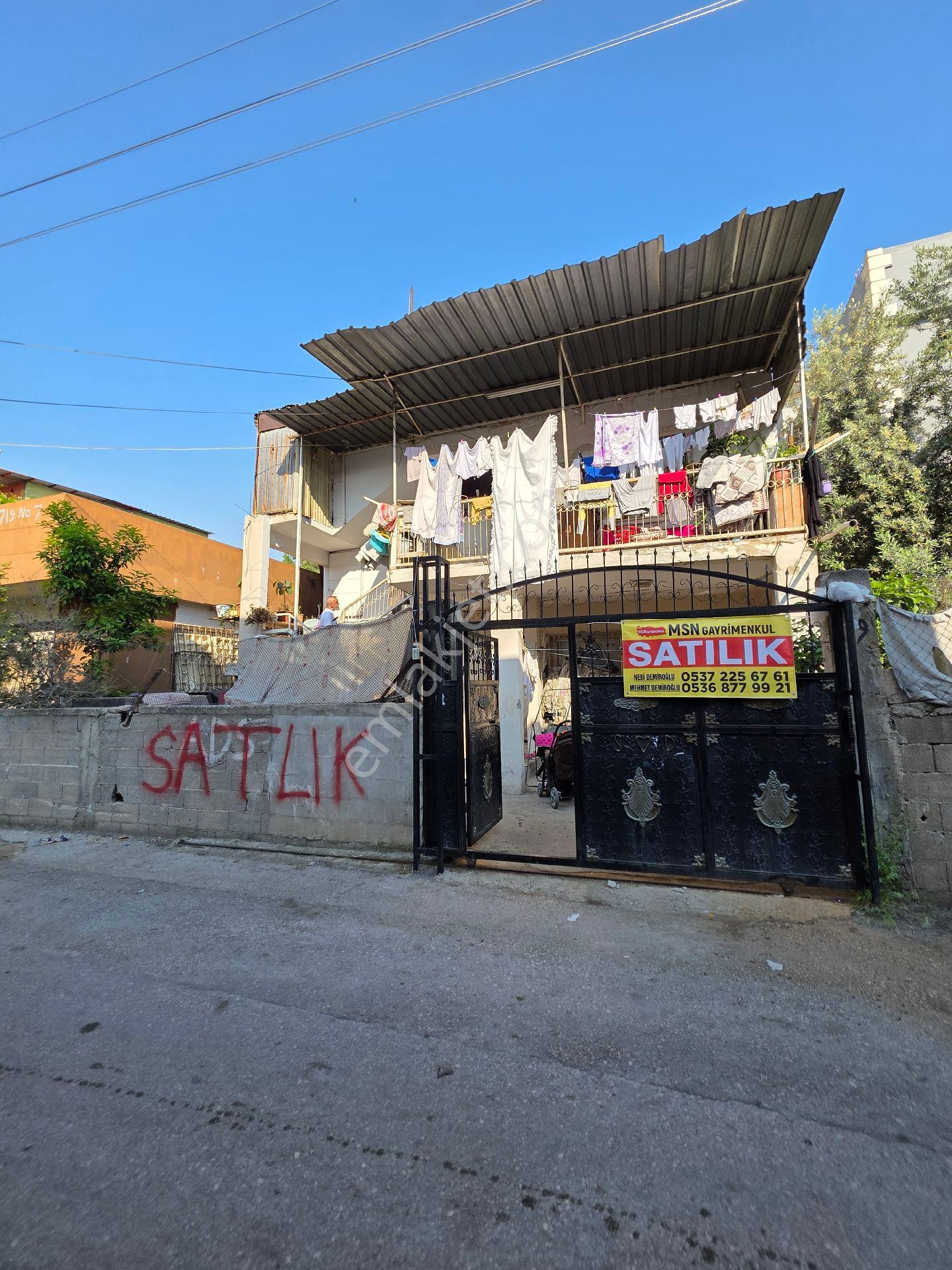Caddeye Çok Yakın Çift Cepheli Satılık Müstakil Ev