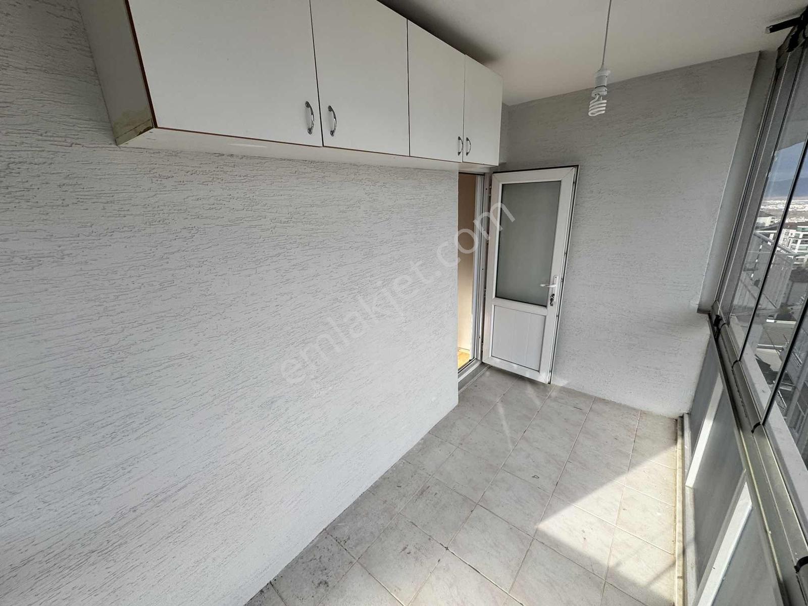 75.yıl Mahallesi Çimen Kaya Sitesinde 3+1 Kiralık Daire - Görsel 11