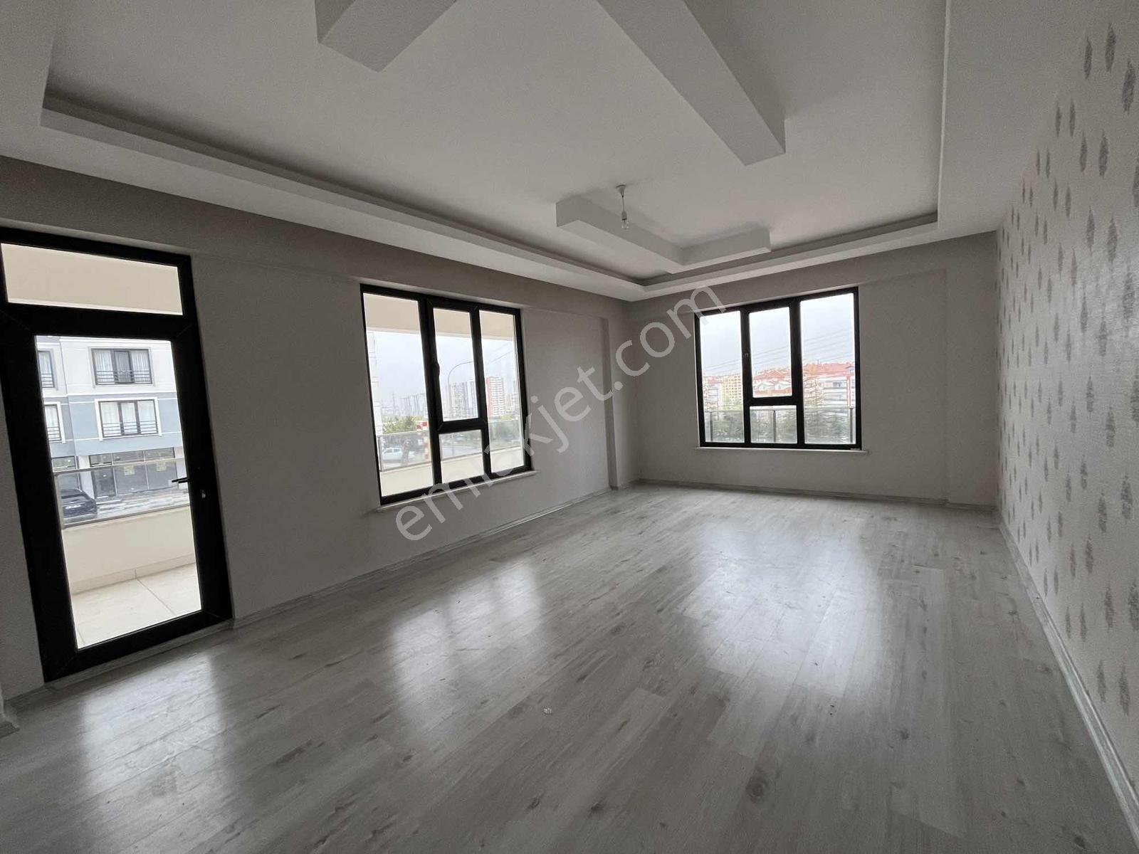 Ermoradan Barış Caddesinde Kanyon Parkı Civarı Geniş 3+1 Daire - Görsel 17