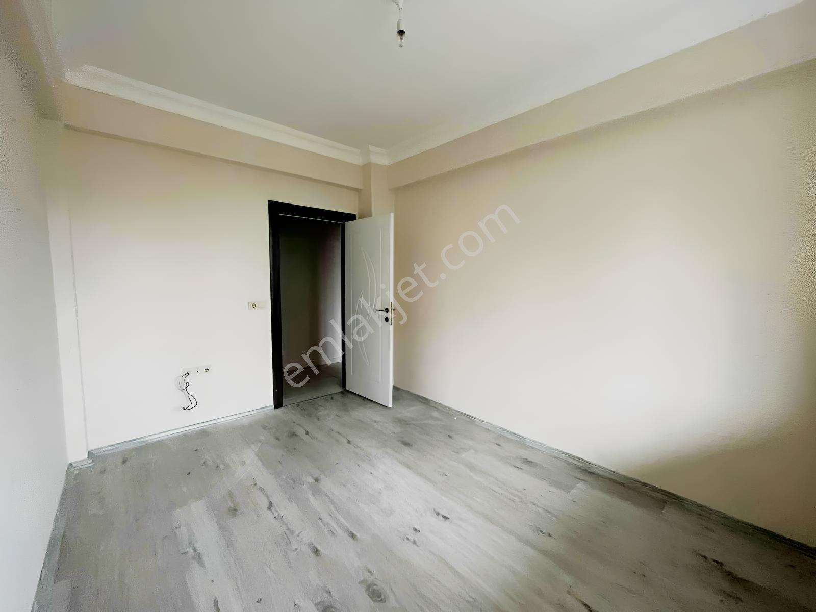 Ermoradan Barış Caddesinde Kanyon Parkı Civarı Geniş 3+1 Daire - Görsel 14