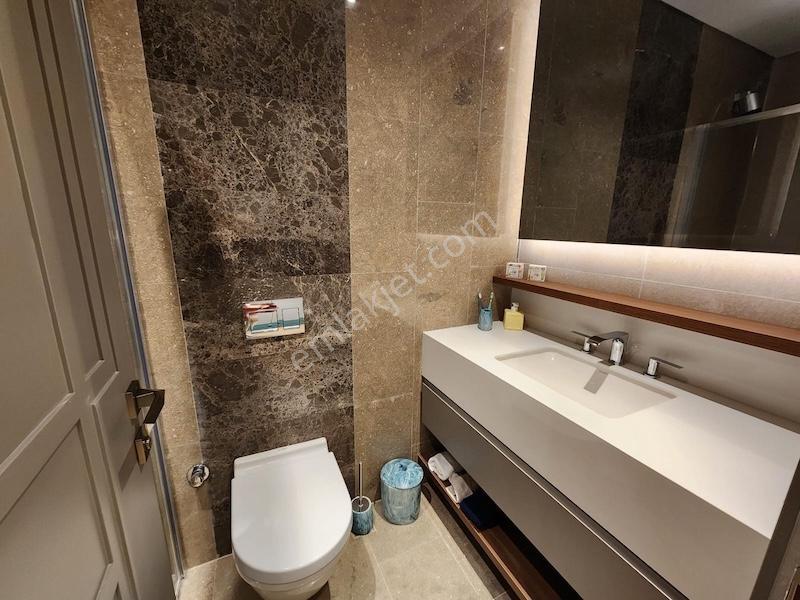 Göl Manzaralı Tek Katlı Oturuma Hazır Lüks Havuzlu Villa - Görsel 4