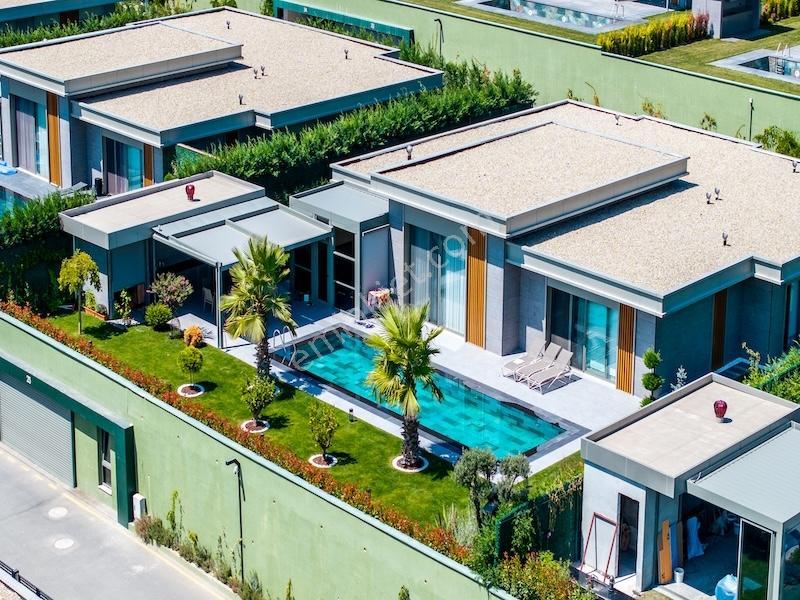 Göl Manzaralı Tek Katlı Oturuma Hazır Lüks Havuzlu Villa - Görsel 24