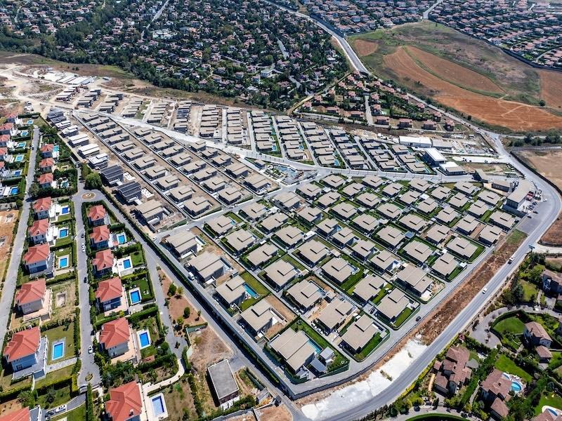 Göl Manzaralı Tek Katlı Oturuma Hazır Lüks Havuzlu Villa - Görsel 21