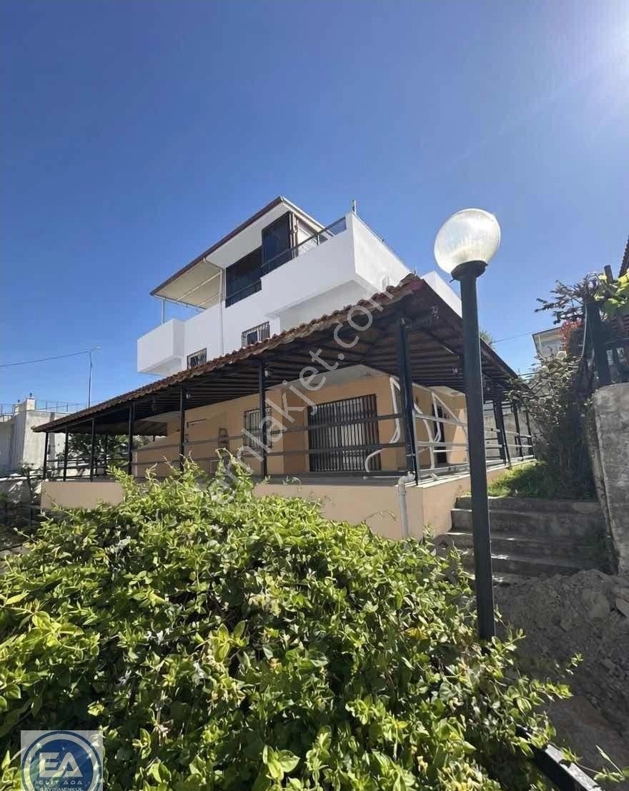 Karaova Manallesinde Havuzlu Sitede 4+1 120 M2 Yazlık