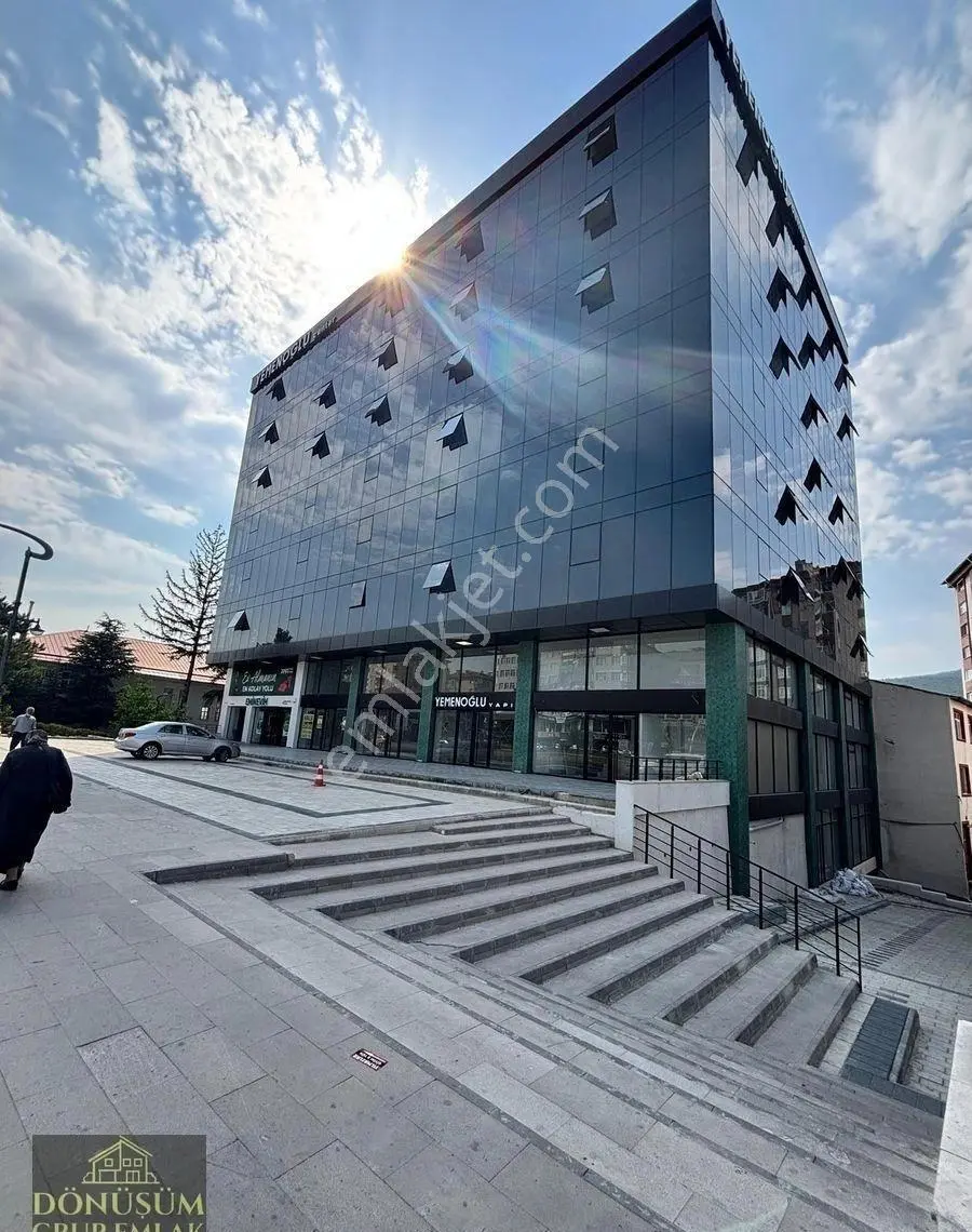 Dönüşüm'den Şehrin Gözbebeği Yemenoğlu Center'da Ultra Lüks Ofis