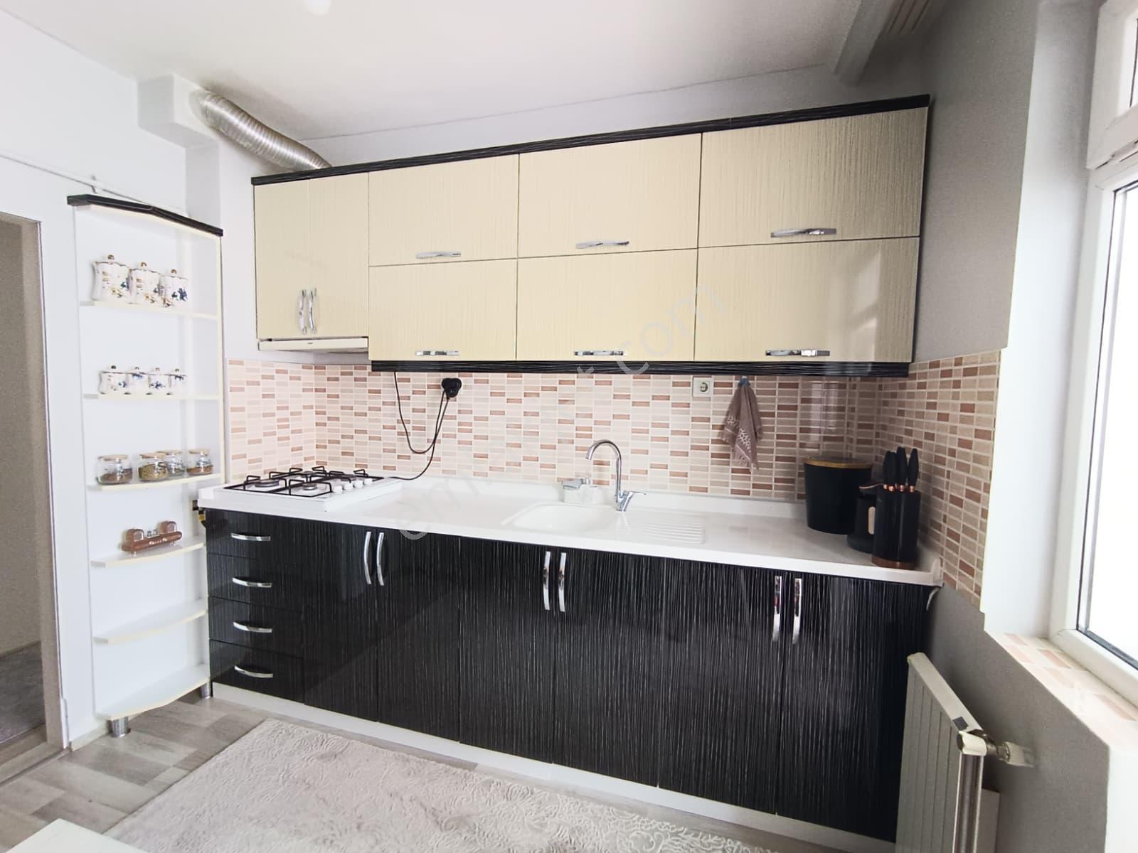 Hayatın İçinde Caddede Muradiye Cami Karşısı Satılık 3+1 Daire - Görsel 15