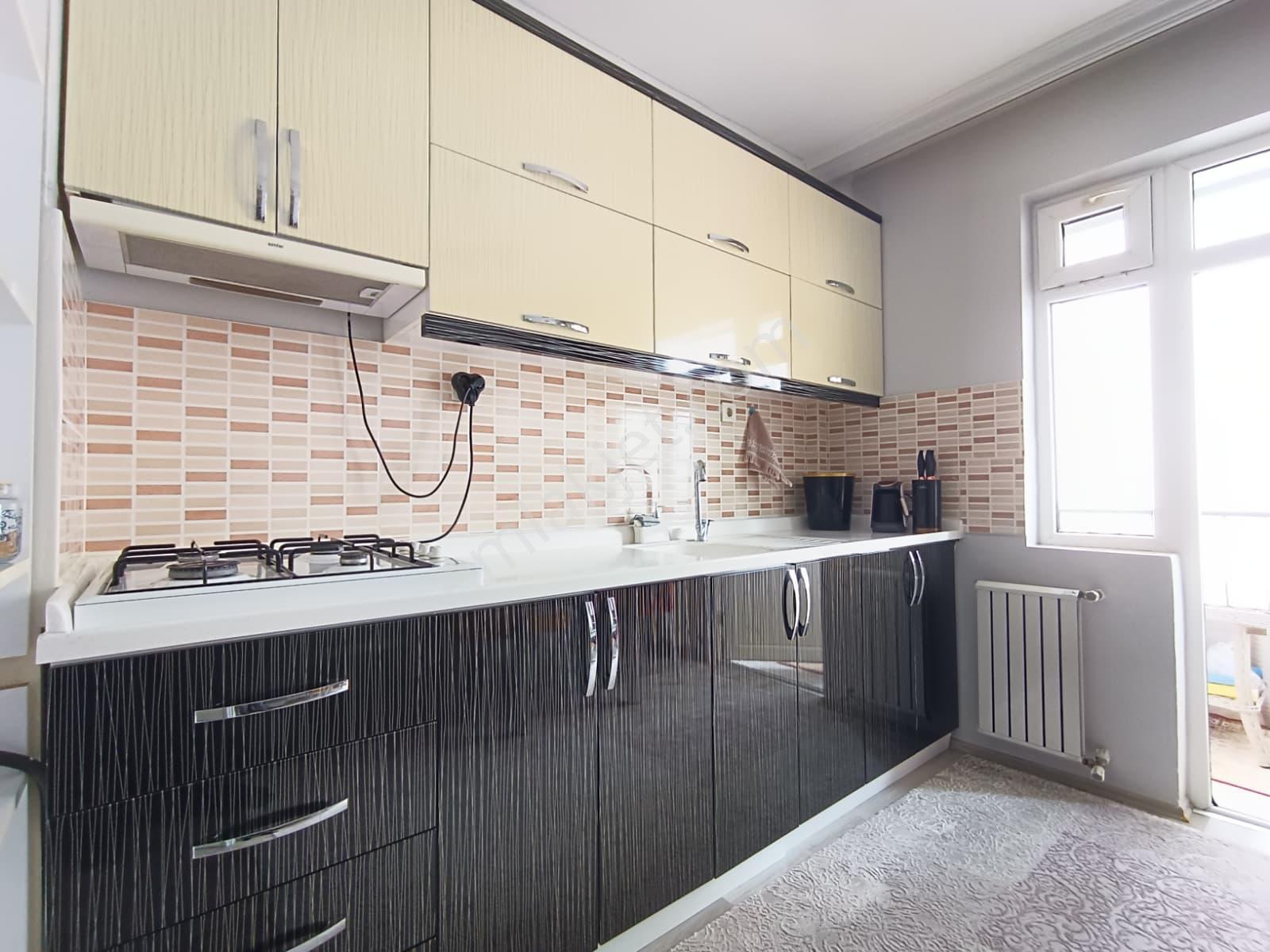 Hayatın İçinde Caddede Muradiye Cami Karşısı Satılık 3+1 Daire - Görsel 14