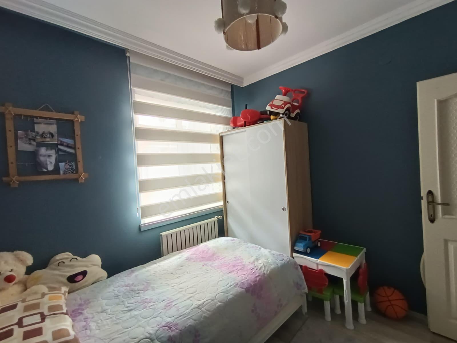 Hayatın İçinde Caddede Muradiye Cami Karşısı Satılık 3+1 Daire - Görsel 3
