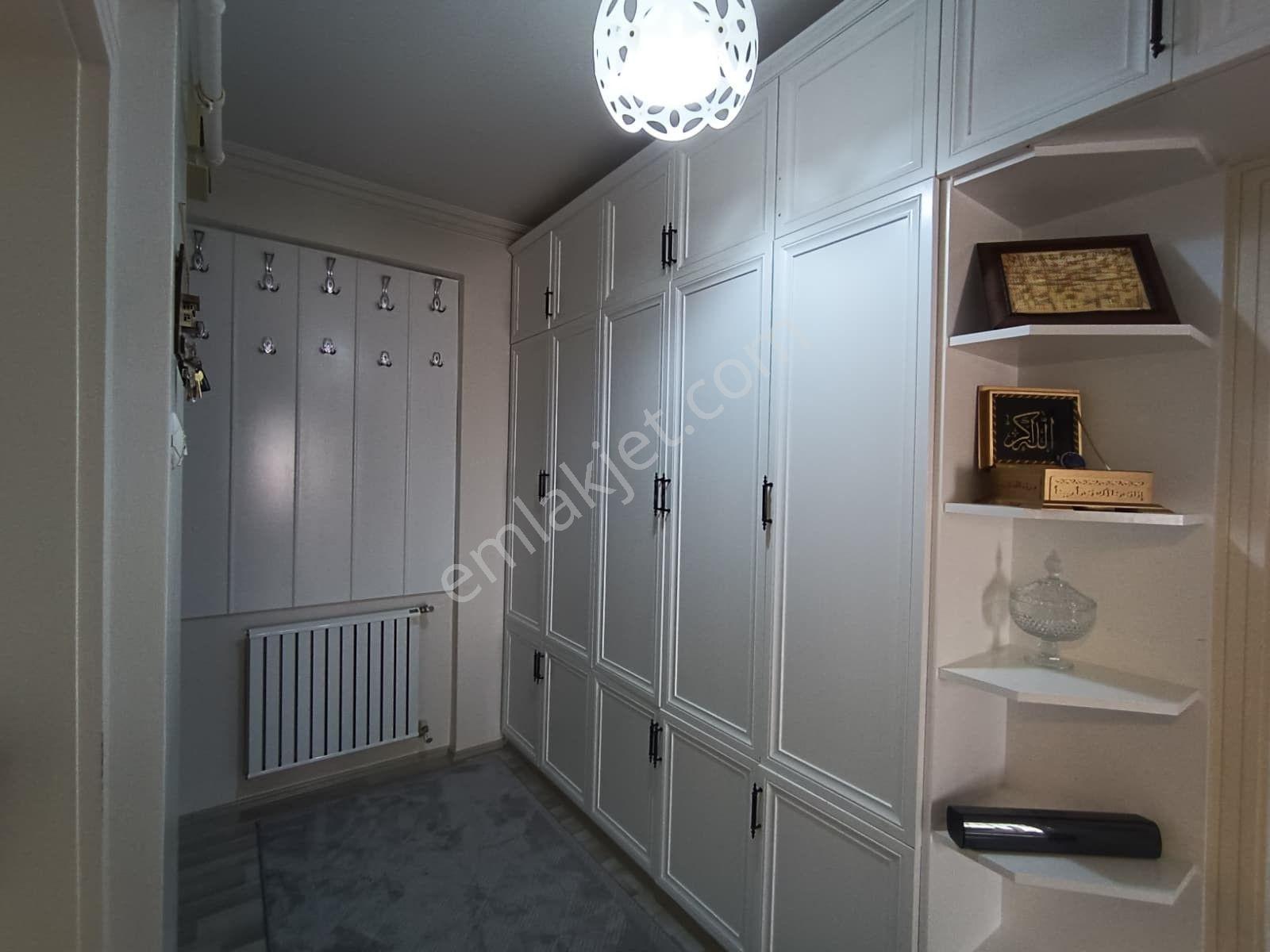 Hayatın İçinde Caddede Muradiye Cami Karşısı Satılık 3+1 Daire - Görsel 6