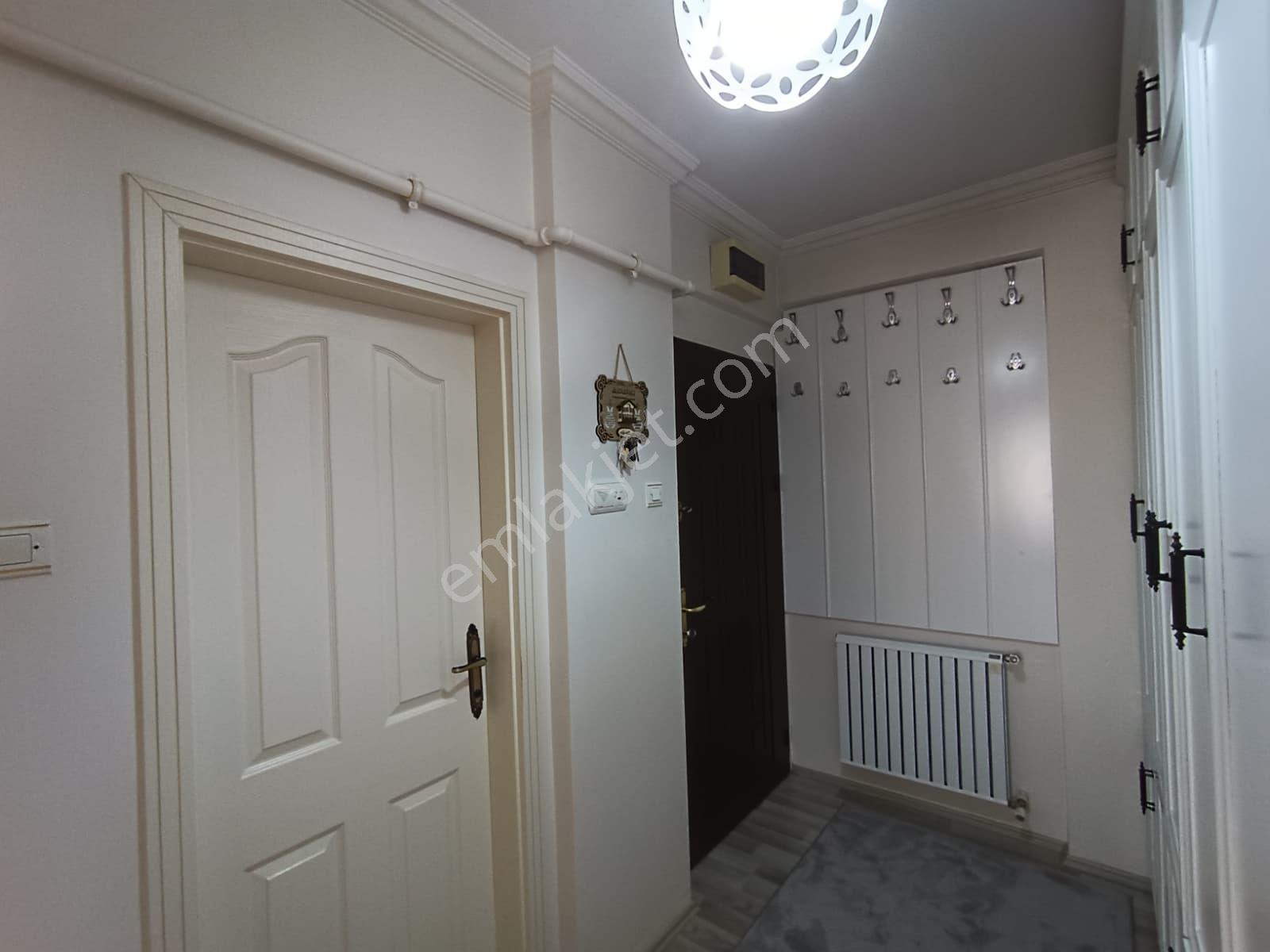 Hayatın İçinde Caddede Muradiye Cami Karşısı Satılık 3+1 Daire - Görsel 4
