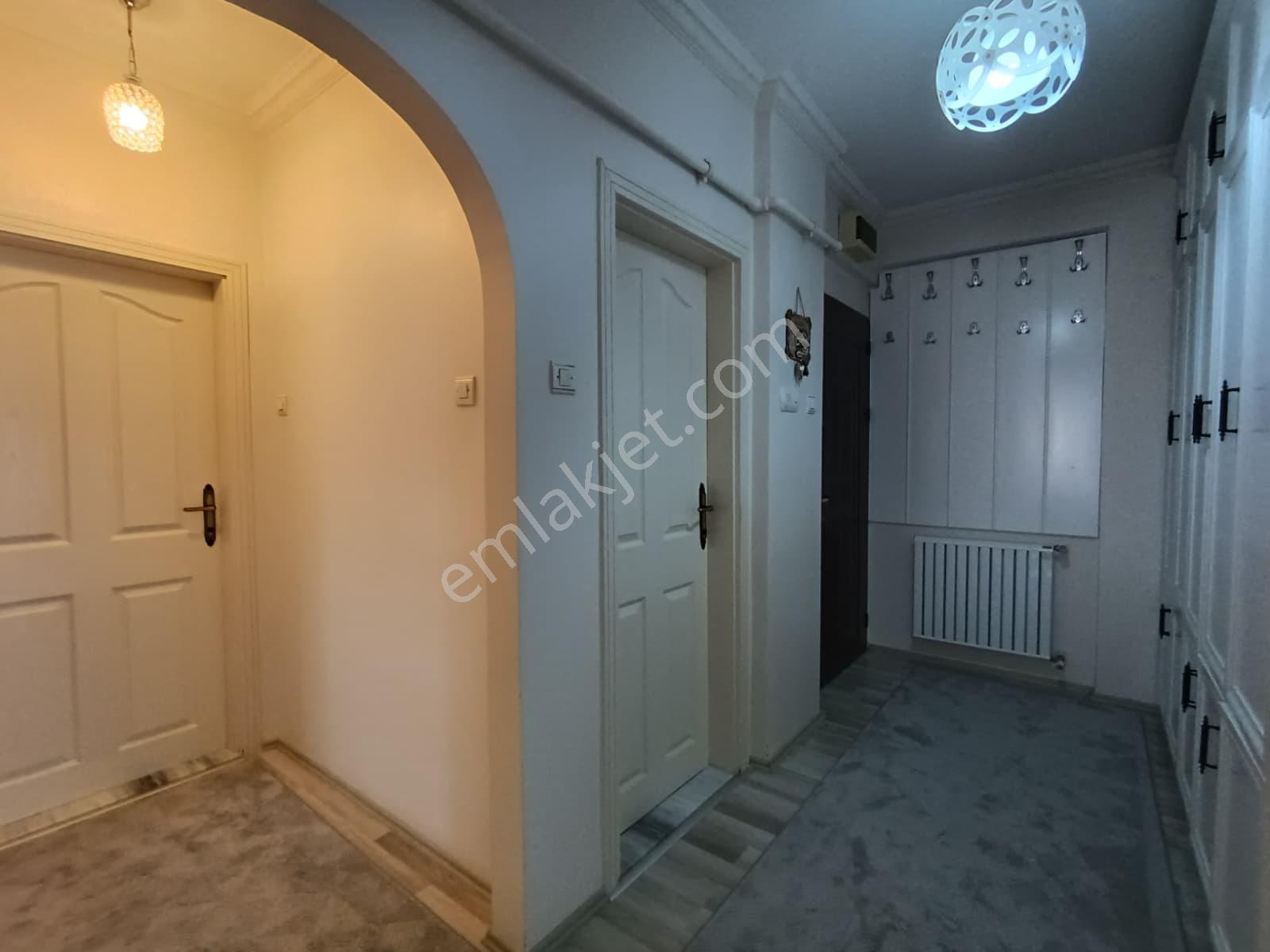 Hayatın İçinde Caddede Muradiye Cami Karşısı Satılık 3+1 Daire - Görsel 5