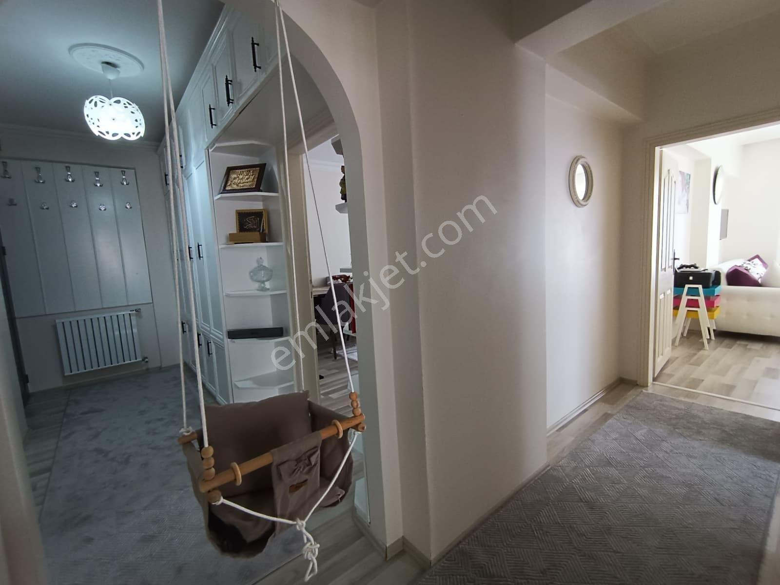 Hayatın İçinde Caddede Muradiye Cami Karşısı Satılık 3+1 Daire - Görsel 8