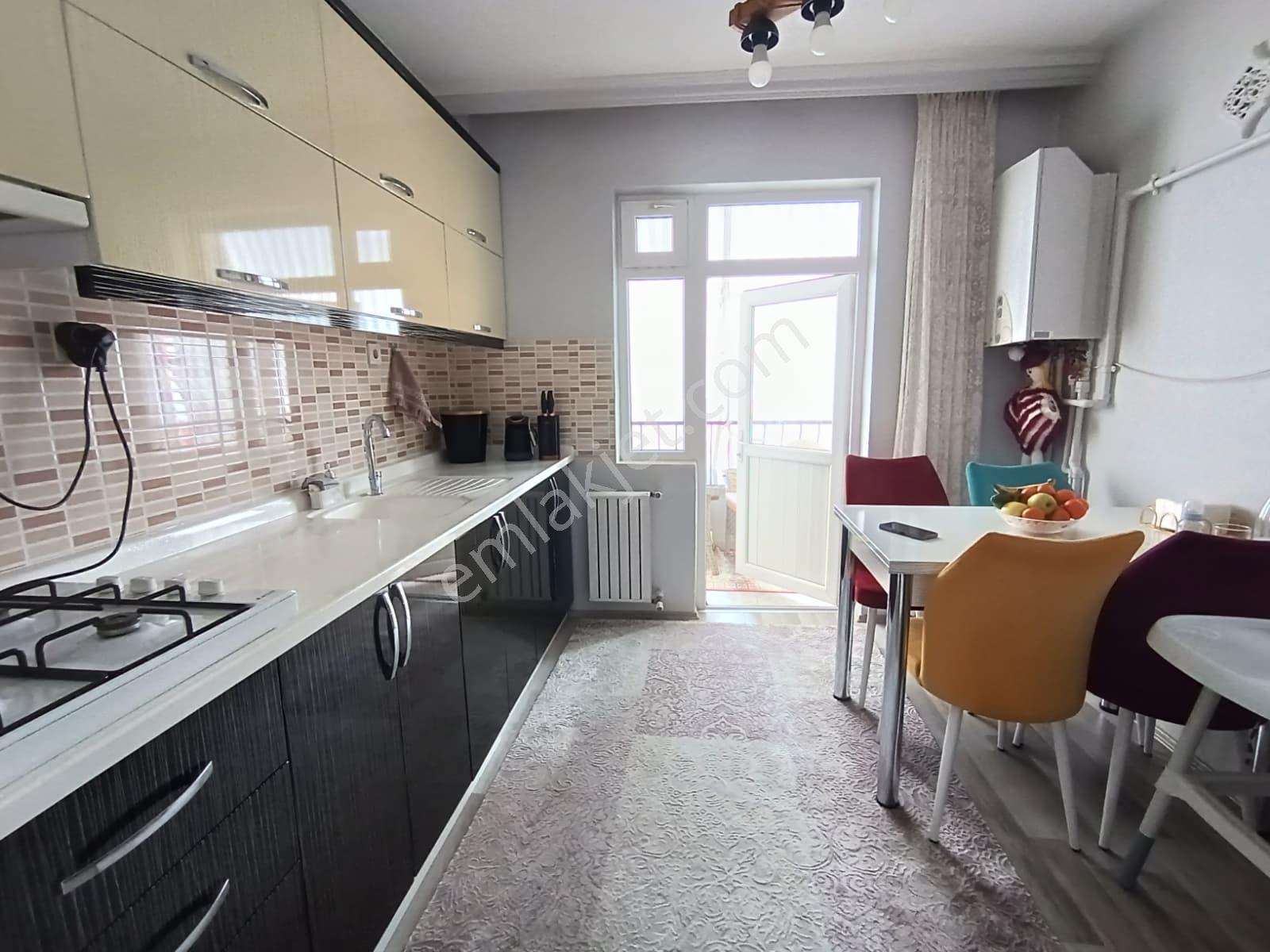 Hayatın İçinde Caddede Muradiye Cami Karşısı Satılık 3+1 Daire - Görsel 12