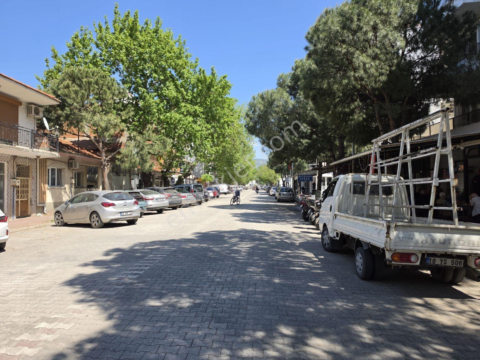 Altınova Merkezde Ana Cadde Üstü 3+1 140 M2 Fırsat Daire - Görsel 12
