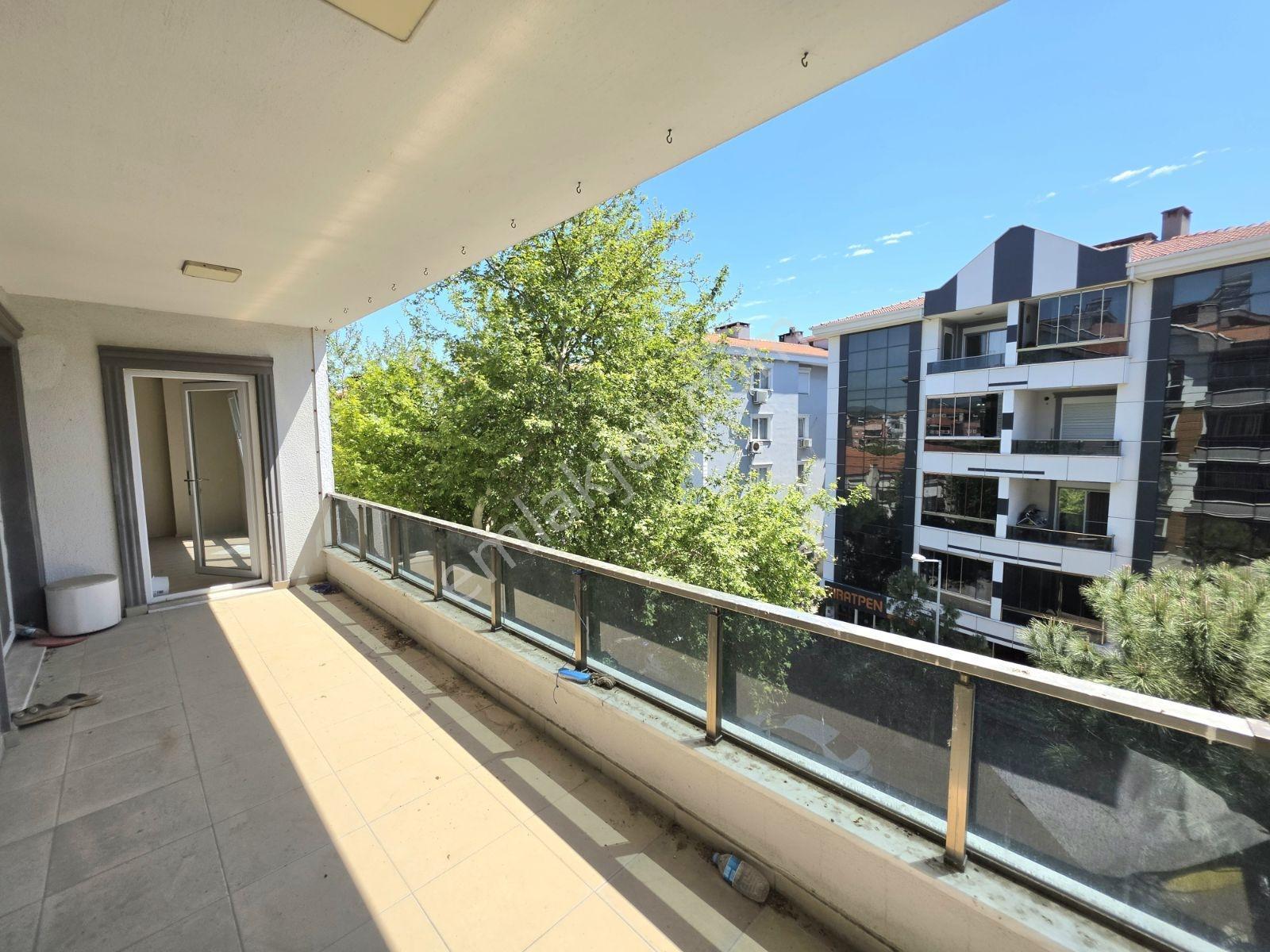 Altınova Merkezde Ana Cadde Üstü 3+1 140 M2 Fırsat Daire - Görsel 5