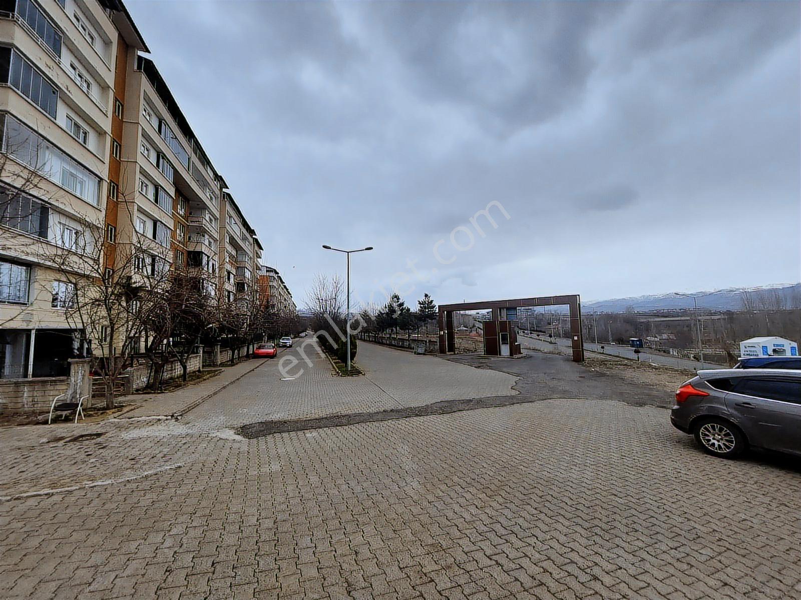 Emlak Dünyasından Ovapark Sitesinde Satılık Ara Kat Daire - Görsel 4