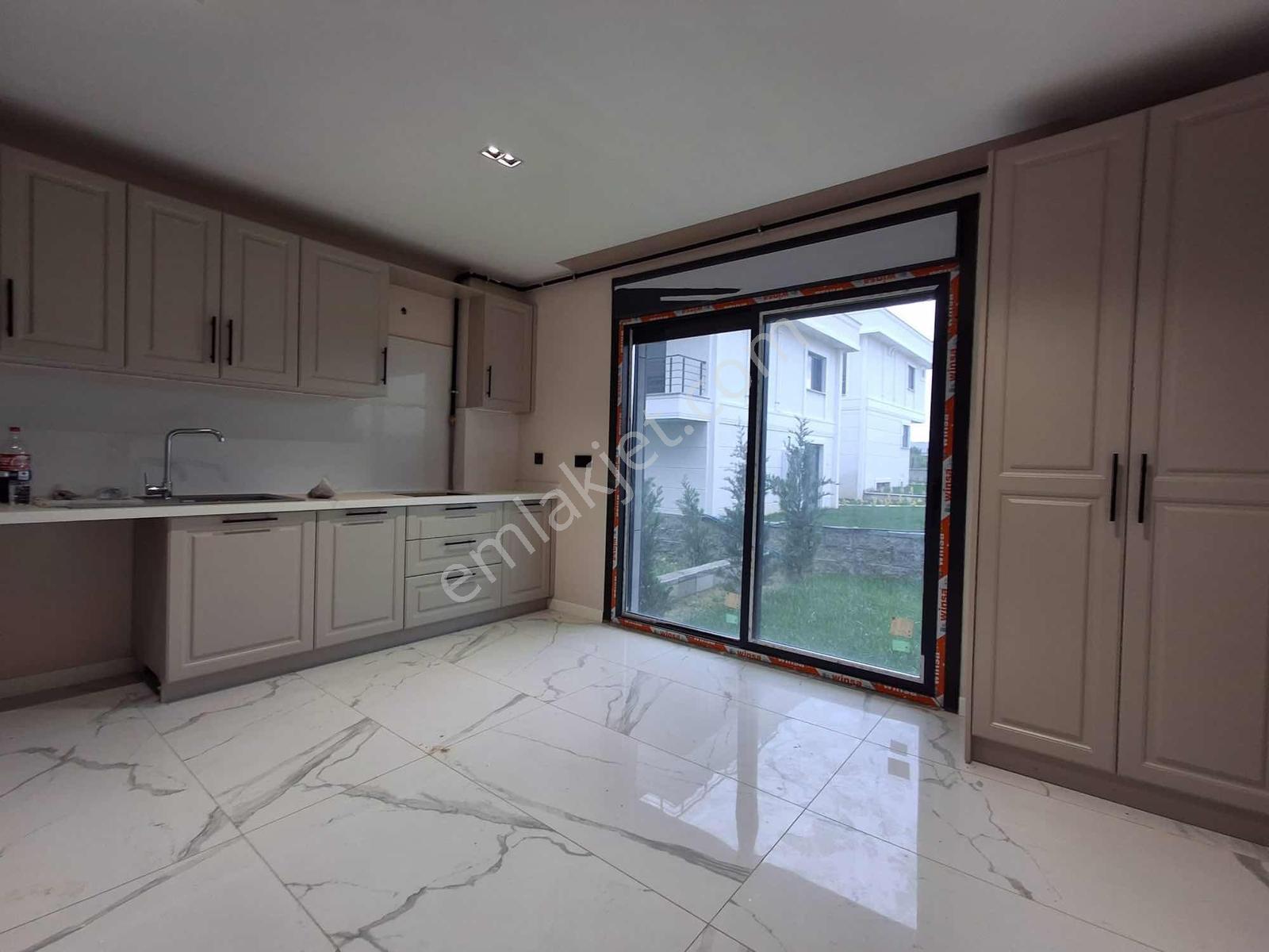 Silivri Çanta Bölgesinde Kiralık Sıfır Lüx 5+1 Villa - Görsel 28