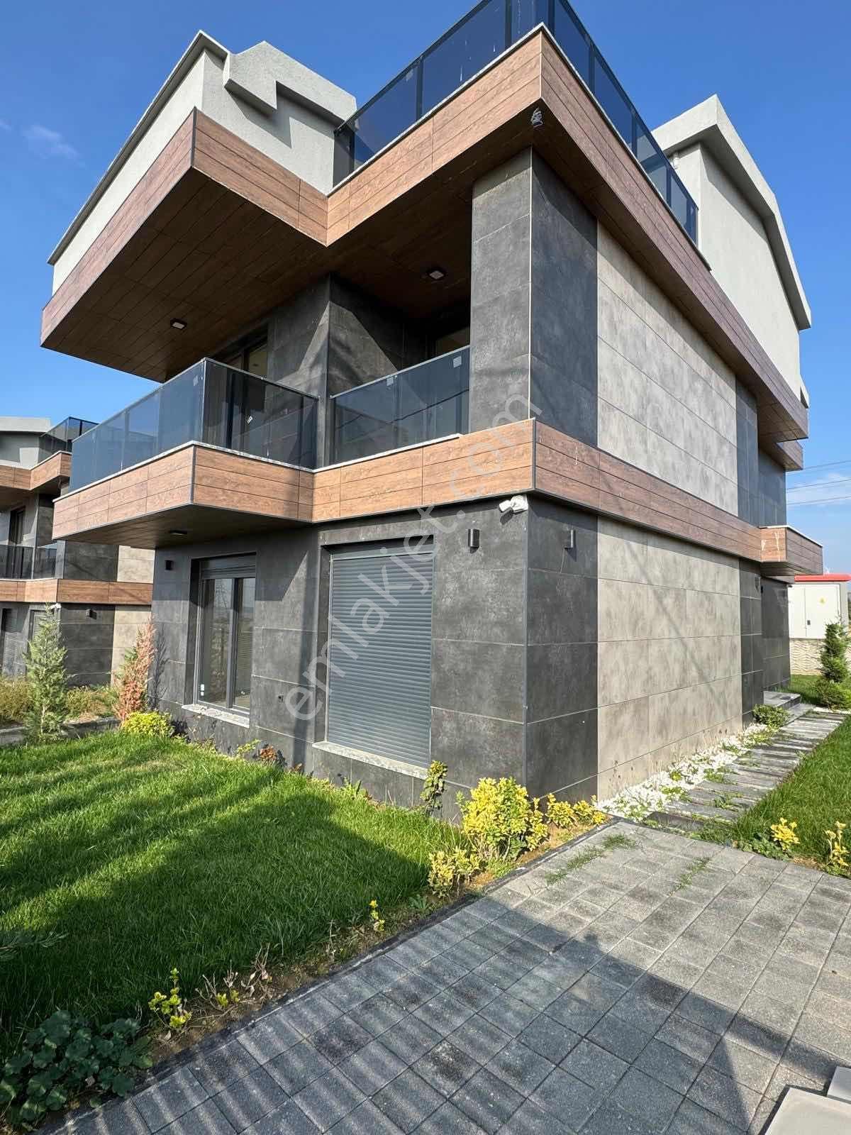 Silivri Çanta Bölgesinde Kiralık Sıfır Lüx 5+1 Villa