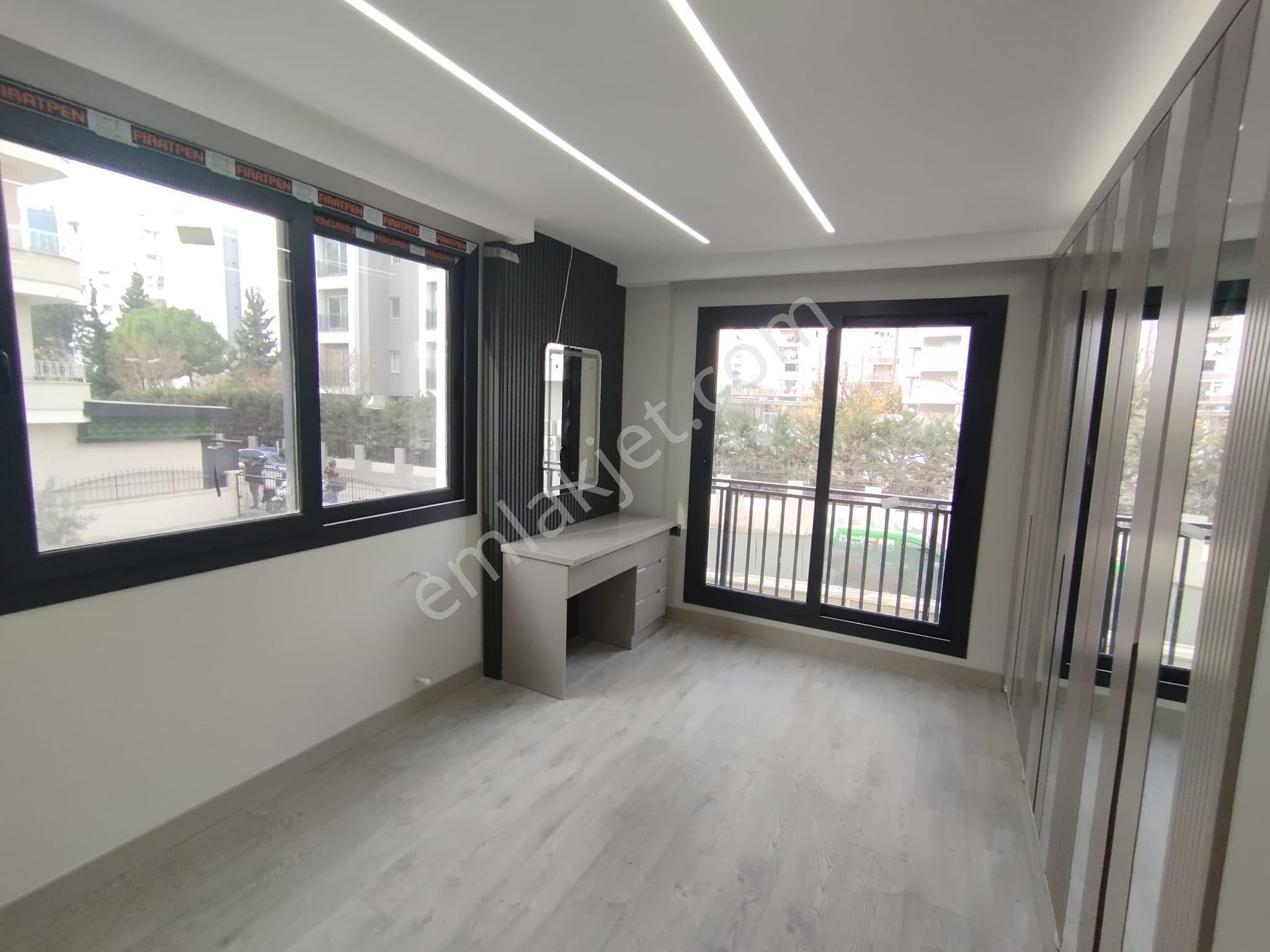 Cadde Üzerinde Yeşil Fırın Civarı Kapalı Otoparklı 2+1 Köşe Başı Sıfır Lüks Daire - Görsel 3