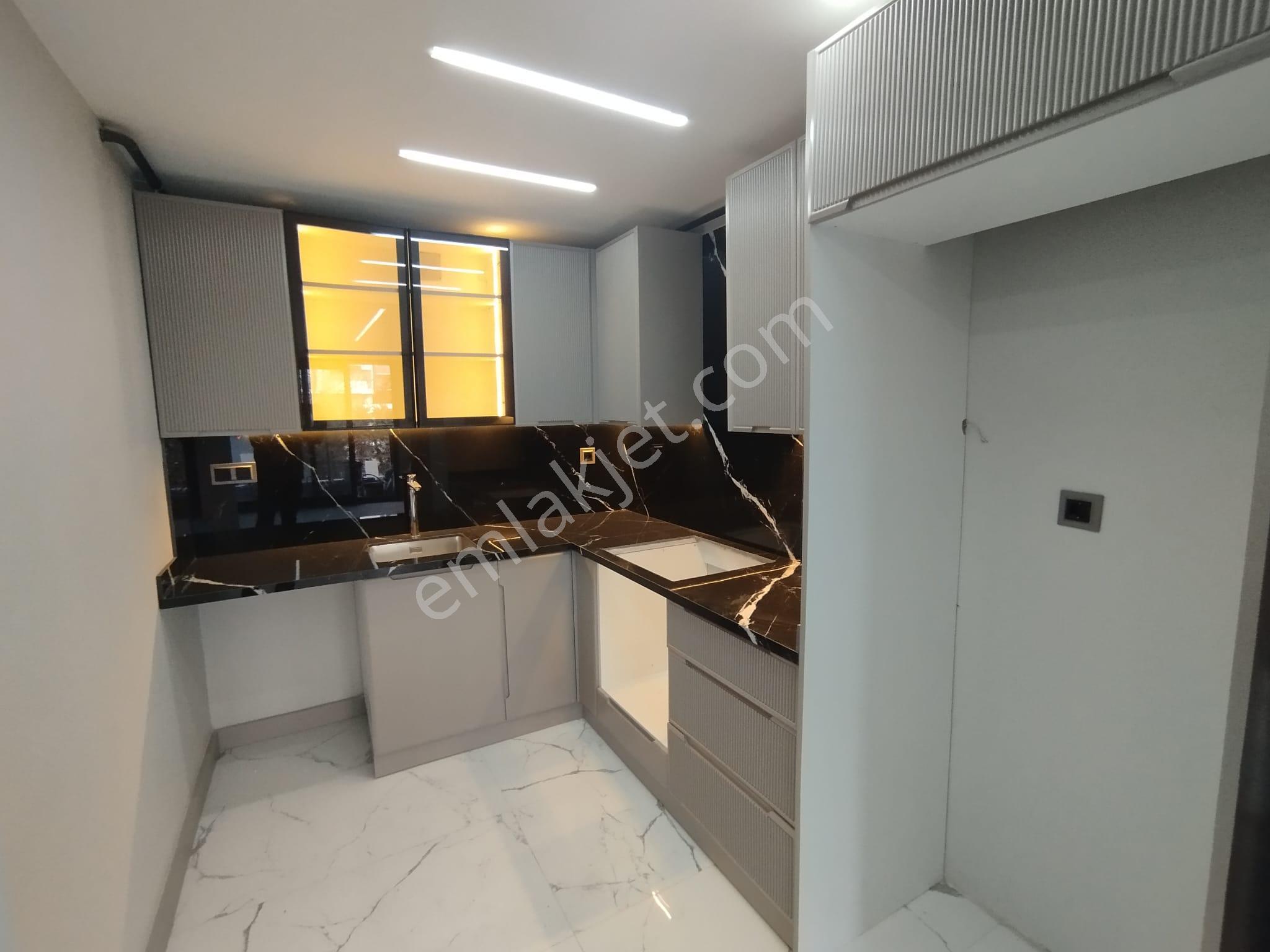 Cadde Üzerinde Yeşil Fırın Civarı Kapalı Otoparklı 2+1 Köşe Başı Sıfır Lüks Daire - Görsel 12