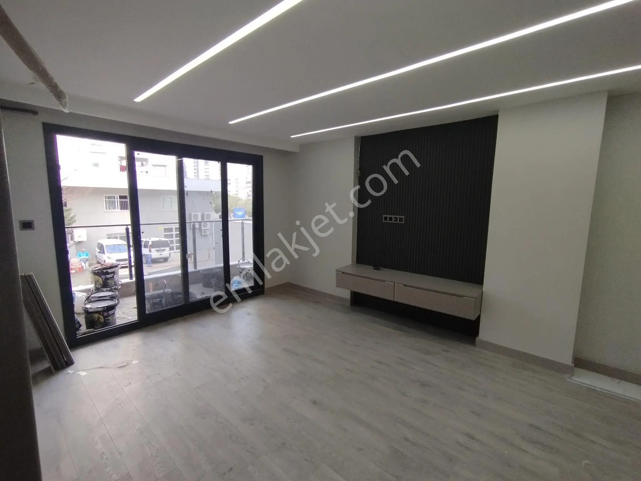 Cadde Üzerinde Yeşil Fırın Civarı Kapalı Otoparklı 2+1 Köşe Başı Sıfır Lüks Daire
