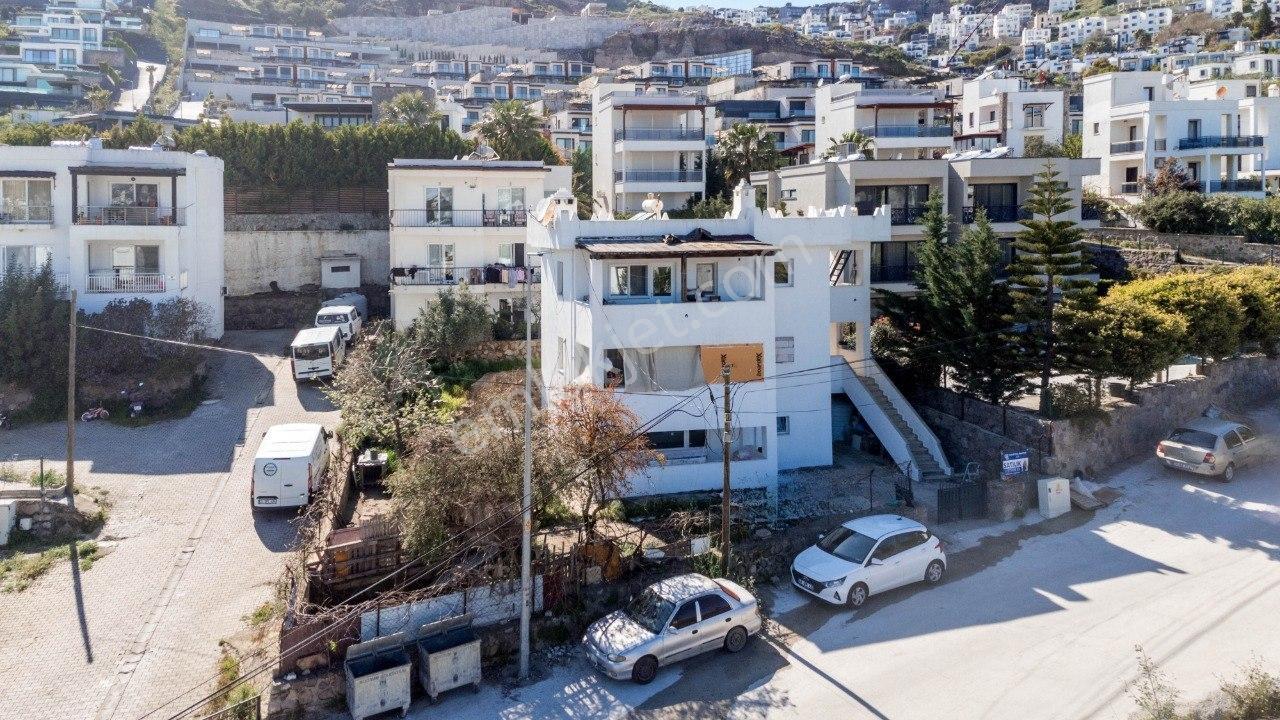 Bodrum Gündoğan'da 3 Daireli Komple Satılık Bina
