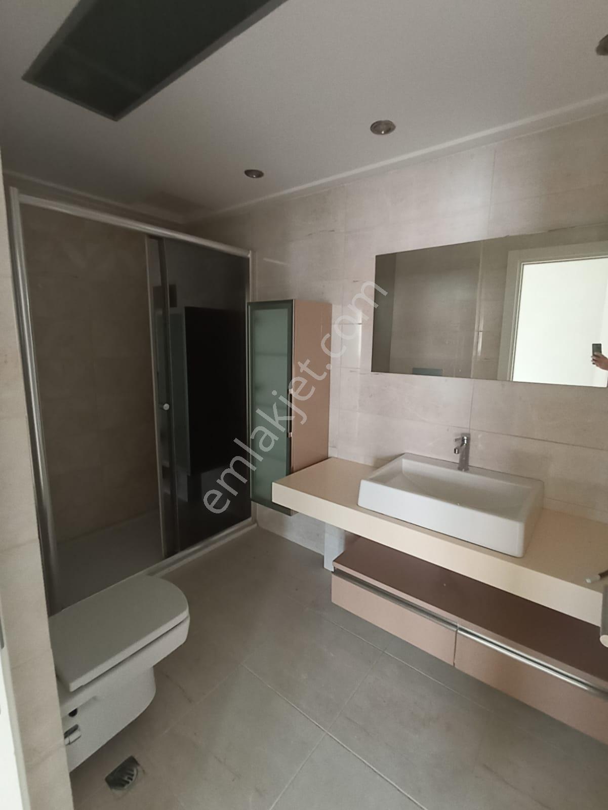 Türkmenbaşı Bulvarında Sosyal Yaşam Alanlı Yüzme Havuzlu Güvenlikli Sitede 4+1 Lüx Daire - Görsel 4