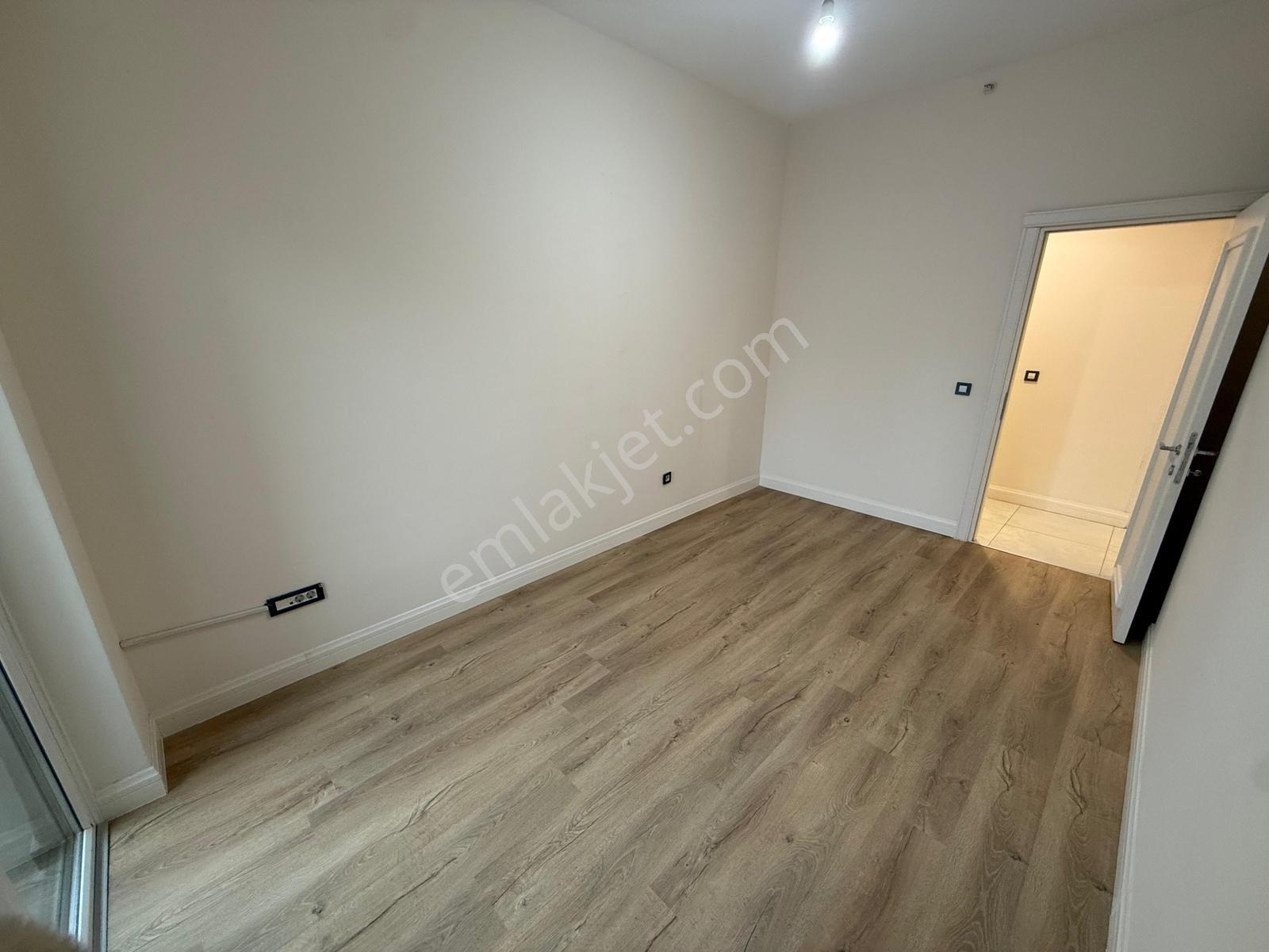 Venezia'da Full Balkon Ebeveyn Banyolu Boş Satılık 3+1 Daire - Görsel 15
