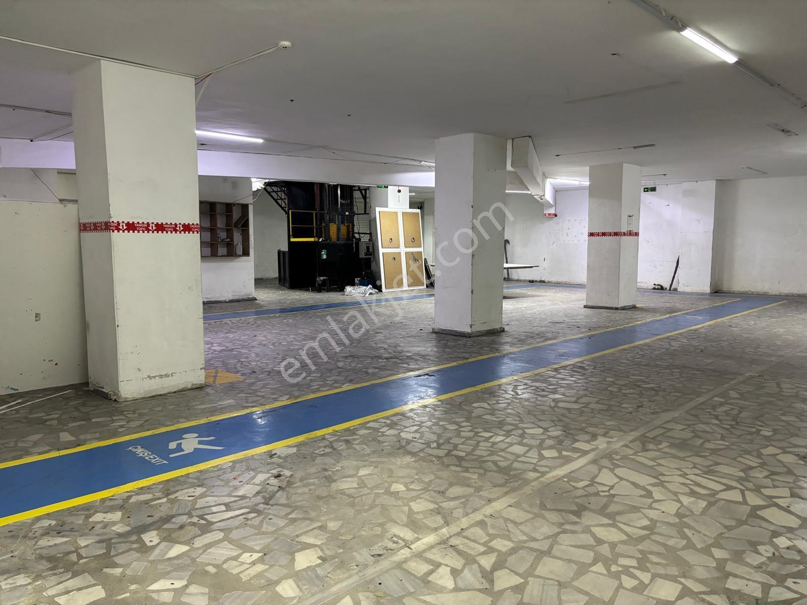 Merkezi Konumda Düz Girişli 650 M² İskanlı Kiralık Depolu Dükkan - Görsel 20