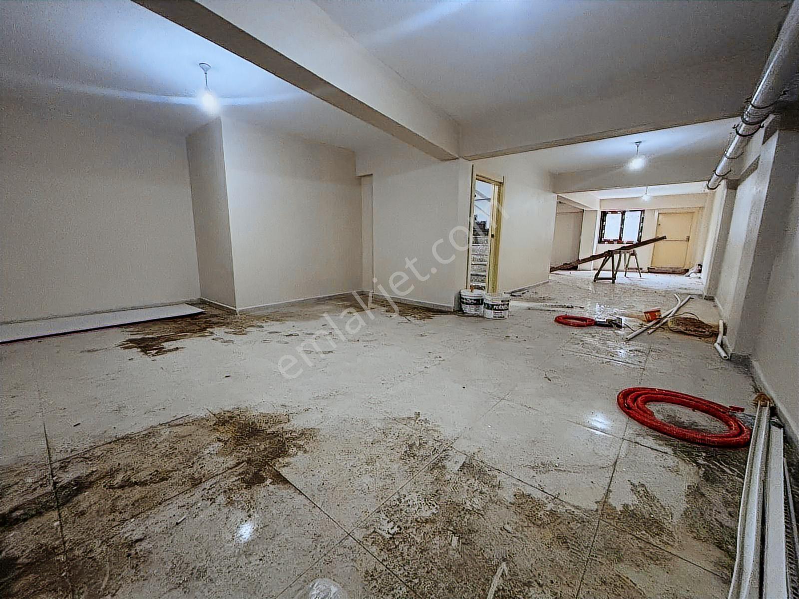 Mahmutbey Caddesi Üzerinde 150 M² Depolu Satılık Dükkan - Görsel 7