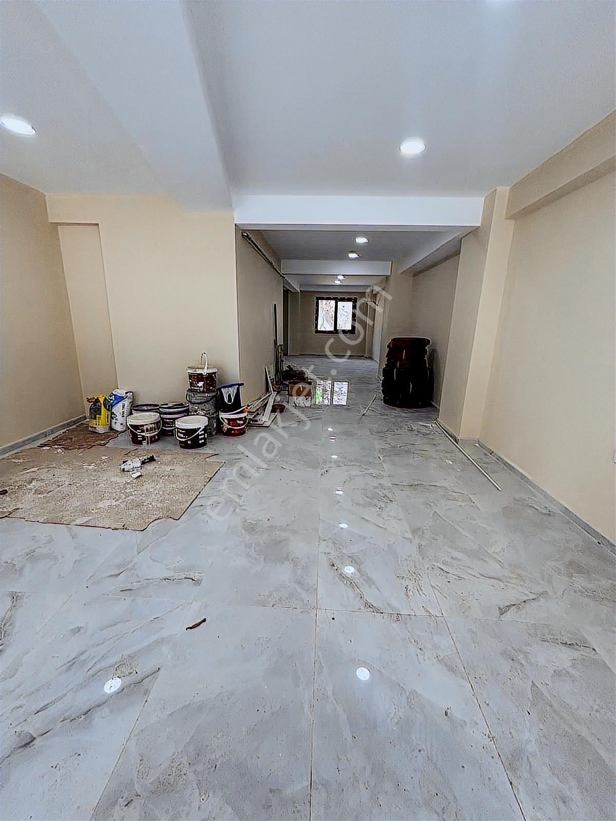 Mahmutbey Caddesi Üzerinde 150 M² Depolu Satılık Dükkan - Görsel 2