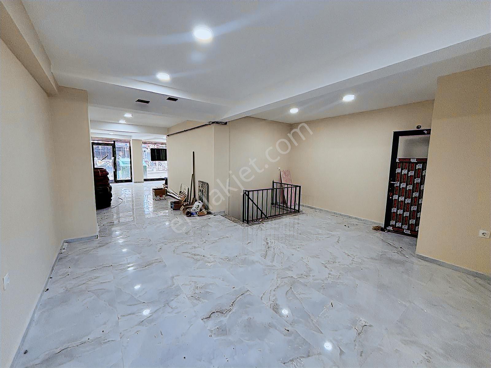 Mahmutbey Caddesi Üzerinde 150 M² Depolu Satılık Dükkan