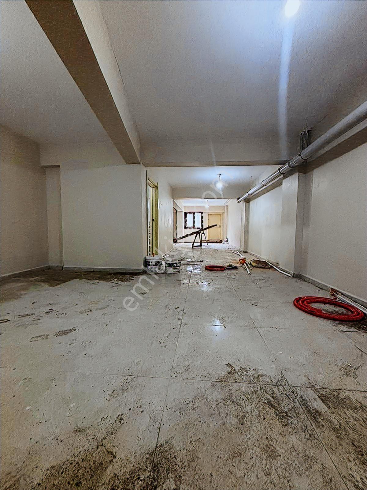 Mahmutbey Caddesi Üzerinde 150 M² Depolu Satılık Dükkan - Görsel 4
