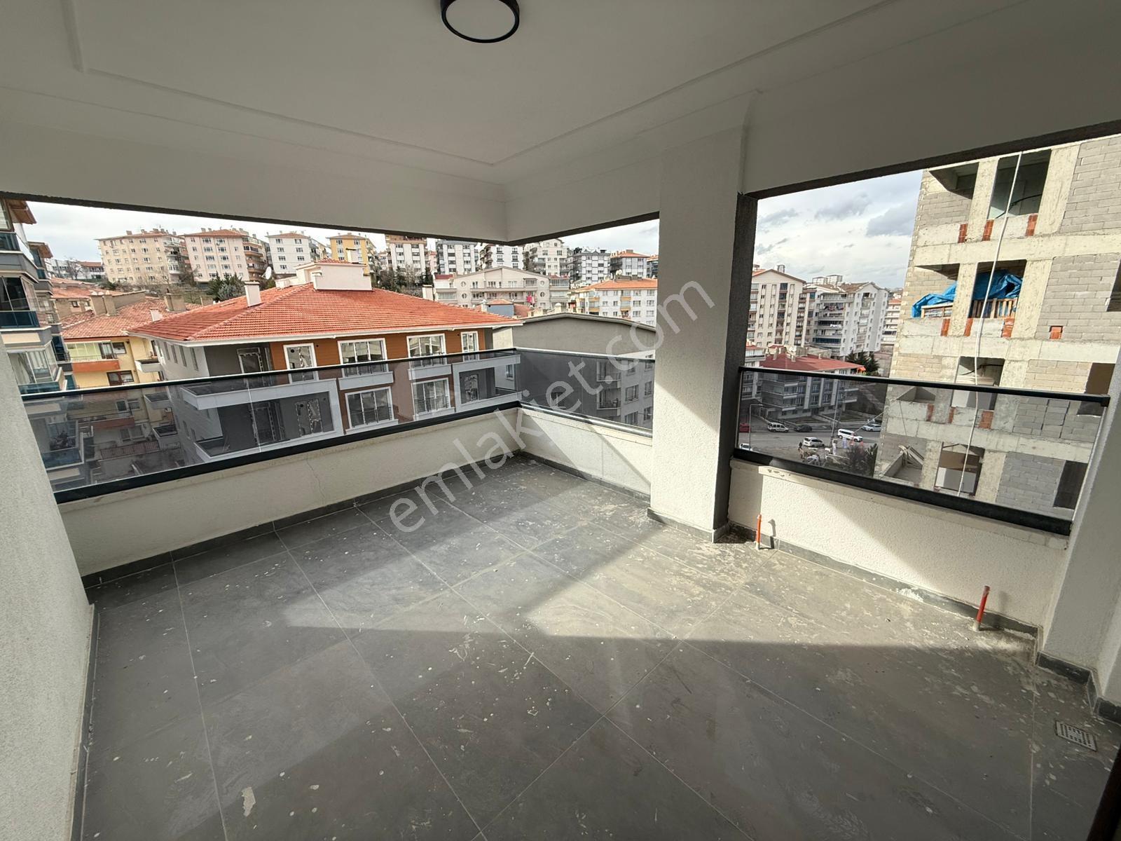 Krc'den Sıfır Binada Giyinme Odalı Kilerli 3+1 Satılık Daire - Görsel 20