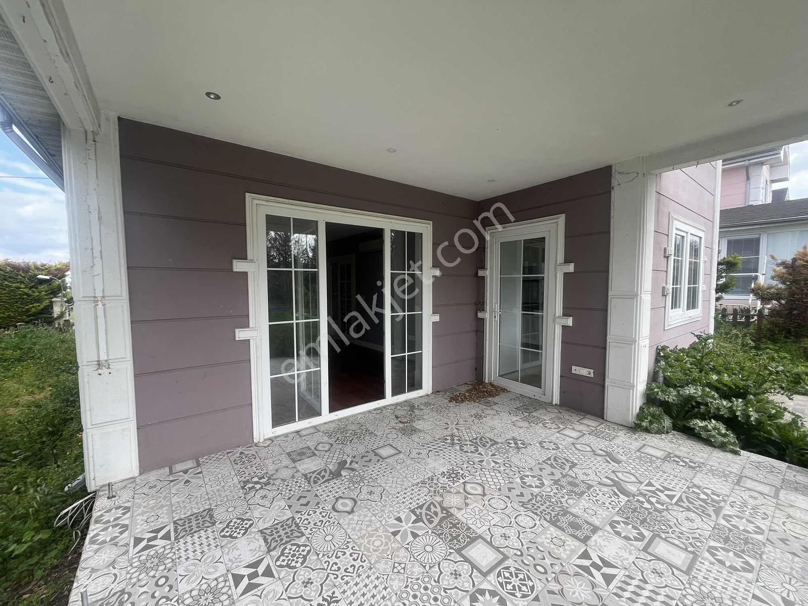 Silivri Marsu Parkta Site İçi Güvenlikli, Bahçeli Lüks Villa - Görsel 8