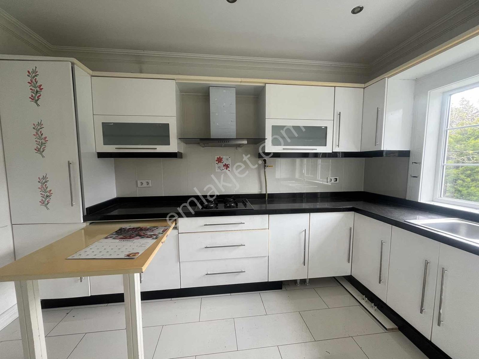 Silivri Marsu Parkta Site İçi Güvenlikli, Bahçeli Lüks Villa - Görsel 12