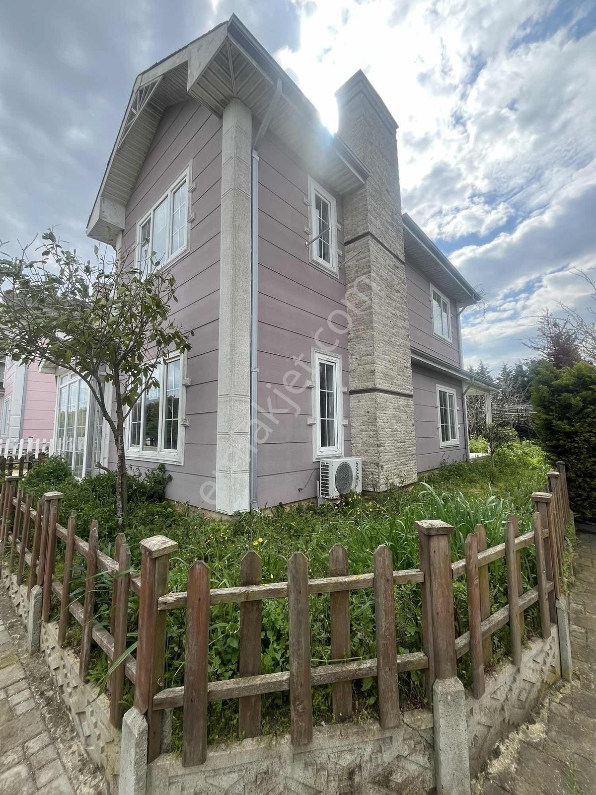 Silivri Marsu Parkta Site İçi Güvenlikli, Bahçeli Lüks Villa - Görsel 15