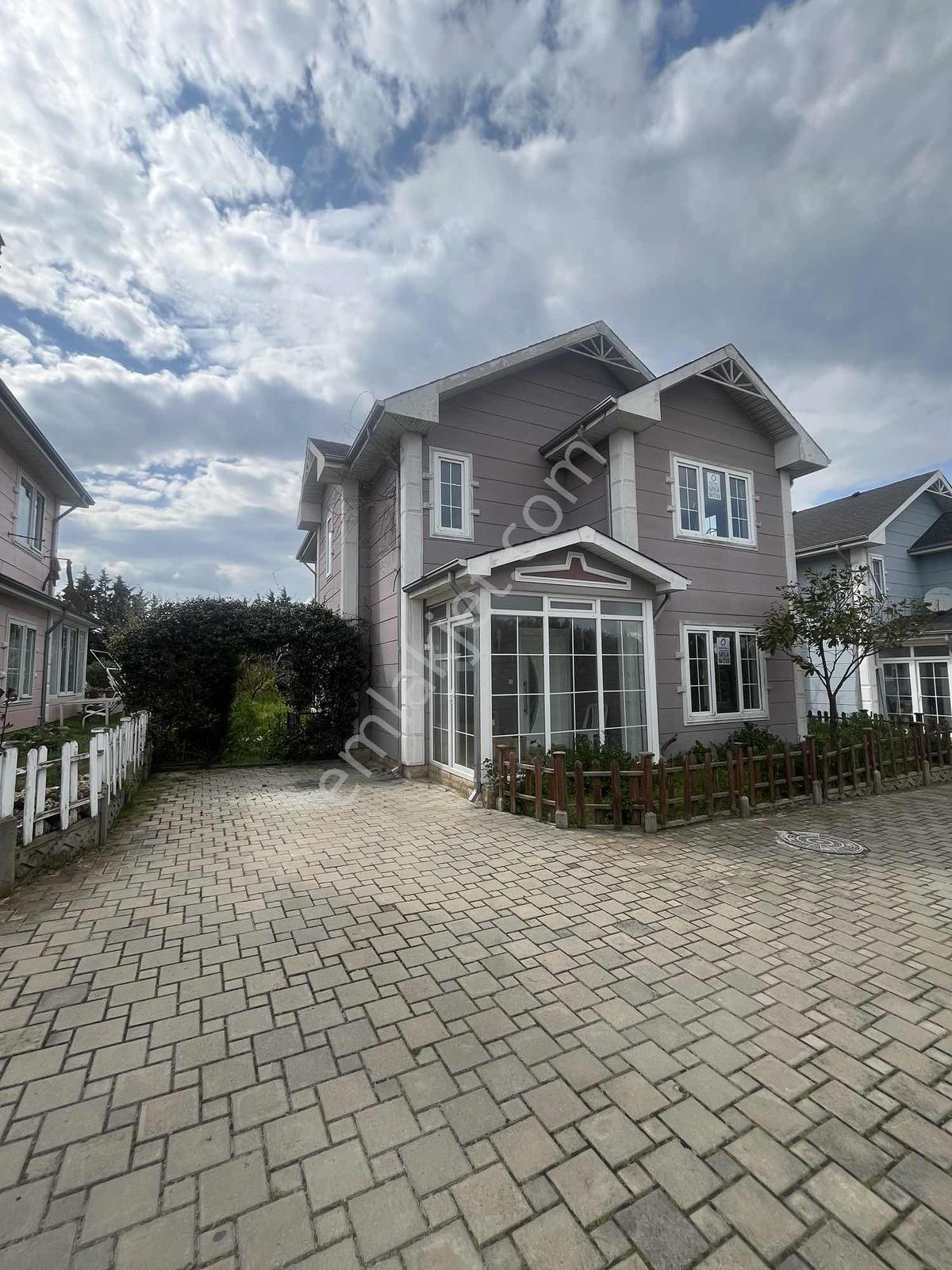 Silivri Marsu Parkta Site İçi Güvenlikli, Bahçeli Lüks Villa