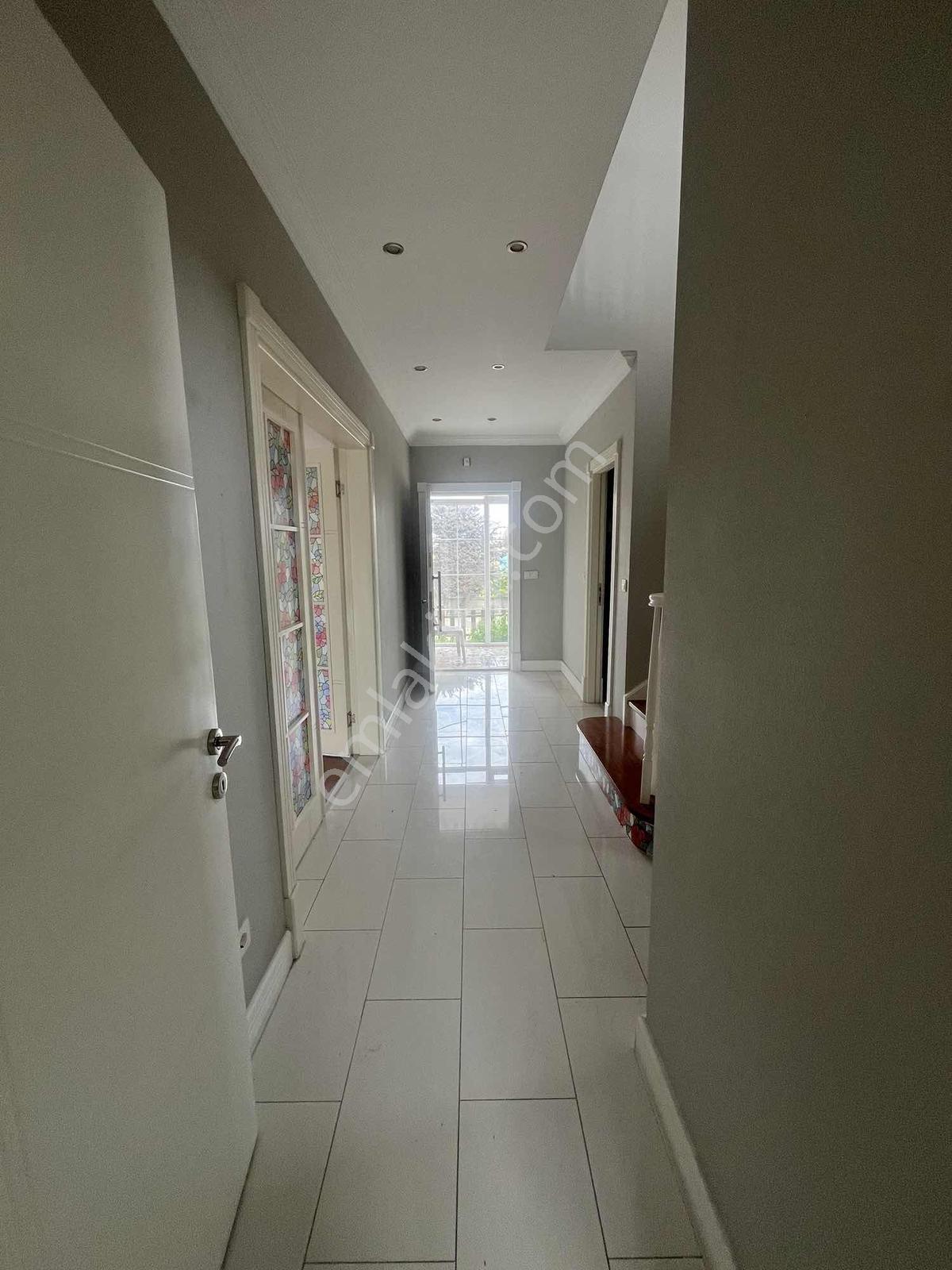 Silivri Marsu Parkta Site İçi Güvenlikli, Bahçeli Lüks Villa - Görsel 33