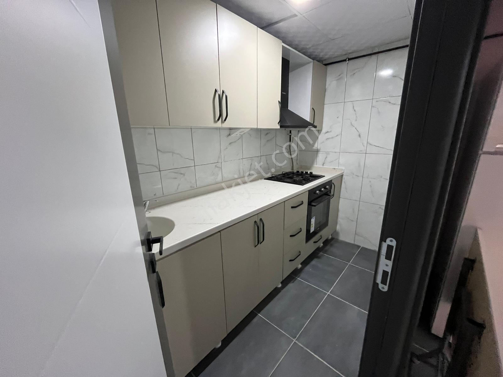 Merkezde 1+1 Eşyalı -- Kiracılı Satılık Daire -- Burcu Emlaktan - Görsel 2