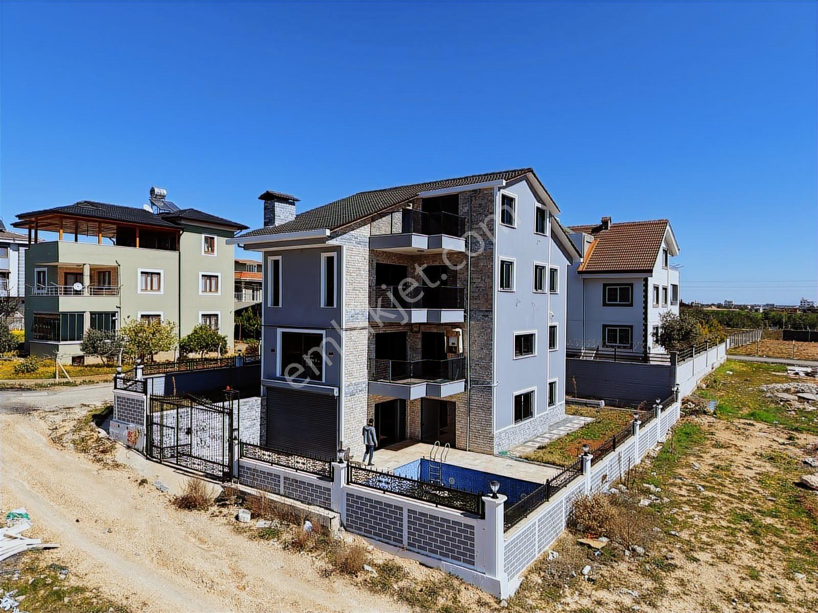 Çınarlı Mevkii Havuzlu İskanlı 9+2 Lüx İşçilikli Tripleks Villa - Görsel 19