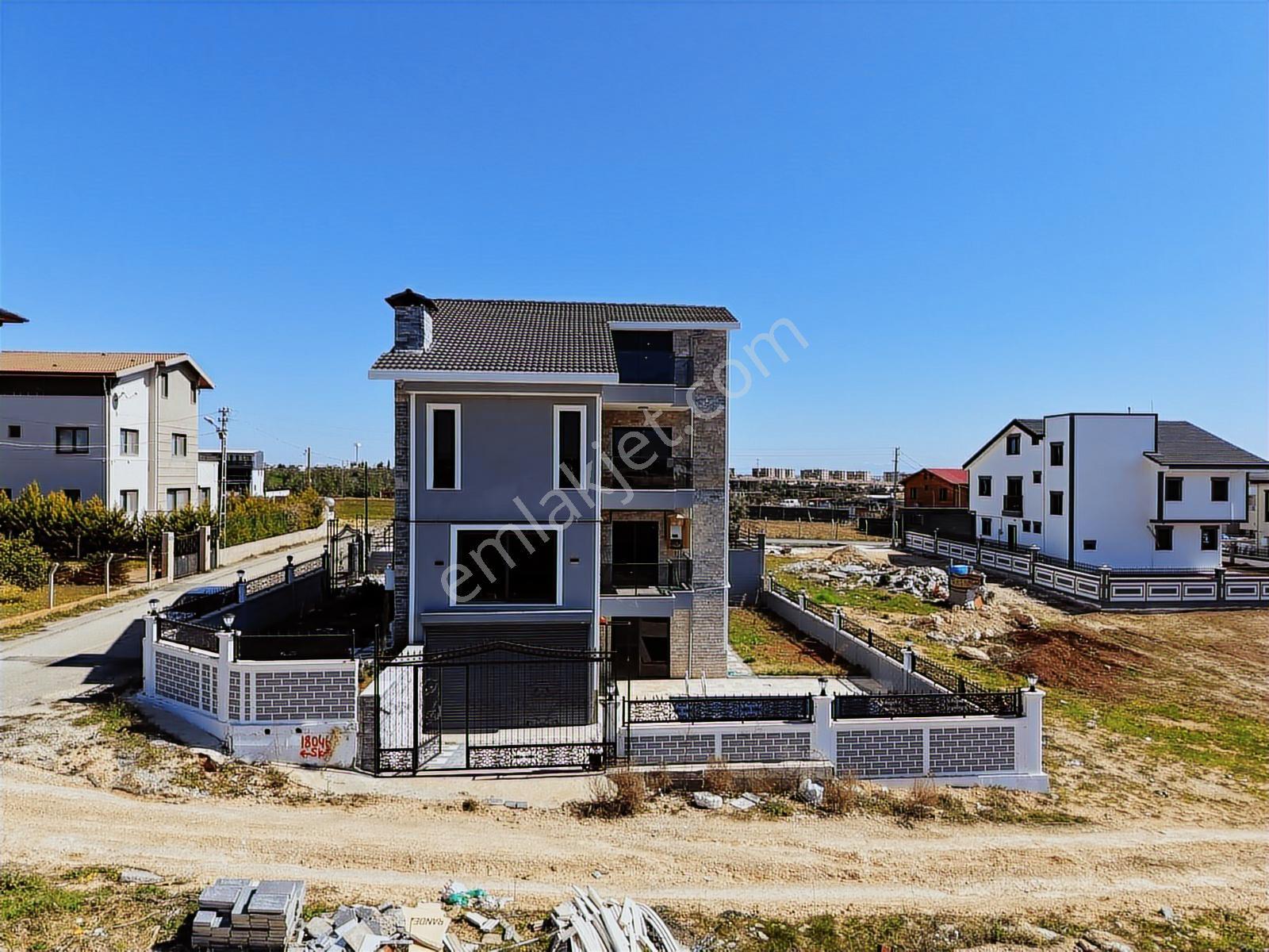 Çınarlı Mevkii Havuzlu İskanlı 9+2 Lüx İşçilikli Tripleks Villa - Görsel 30